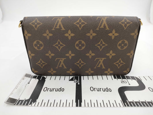 LOUIS VUITTON Chain Shoulder Bag
