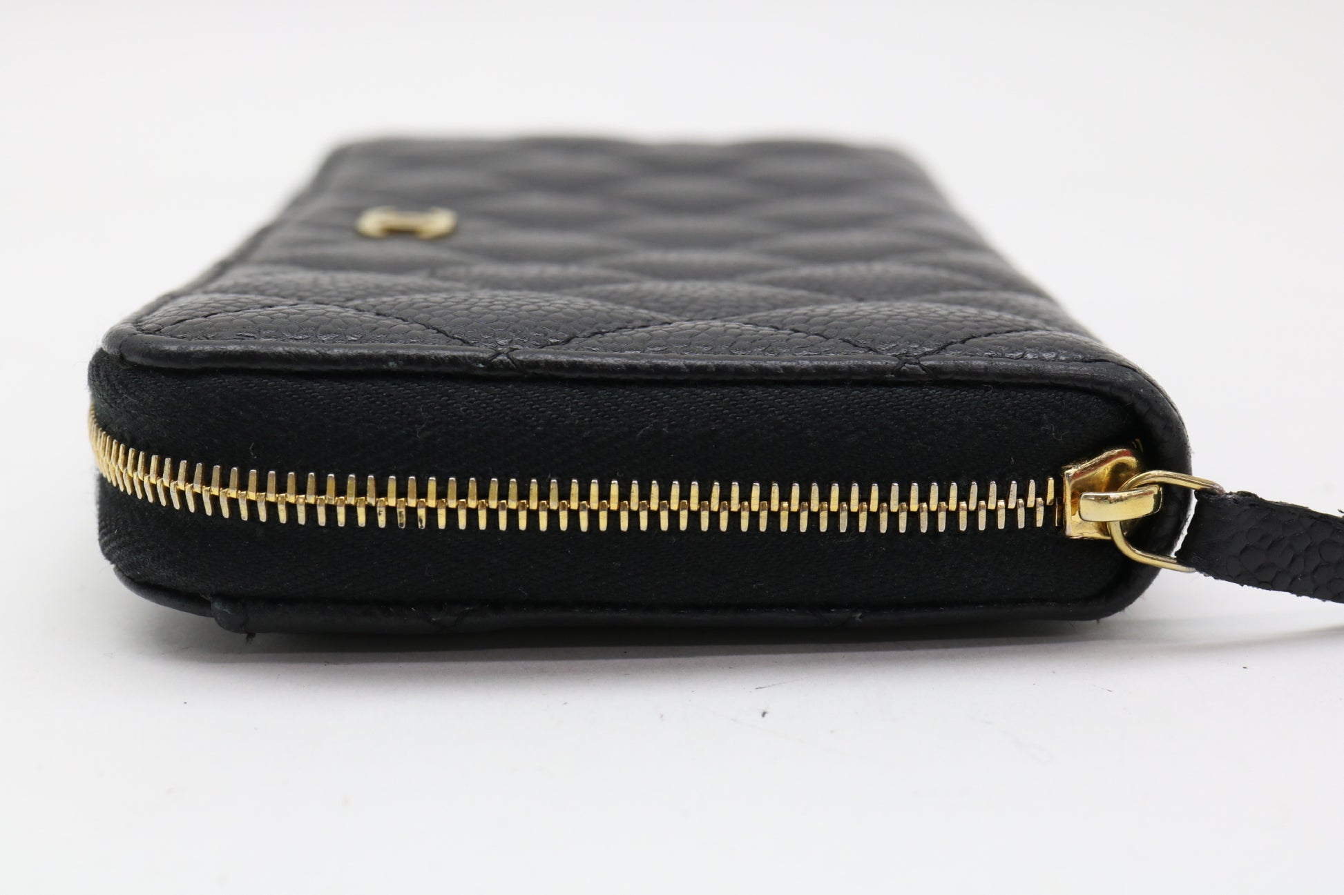 CHANEL Caviar Skin Gold Hardware Wallet