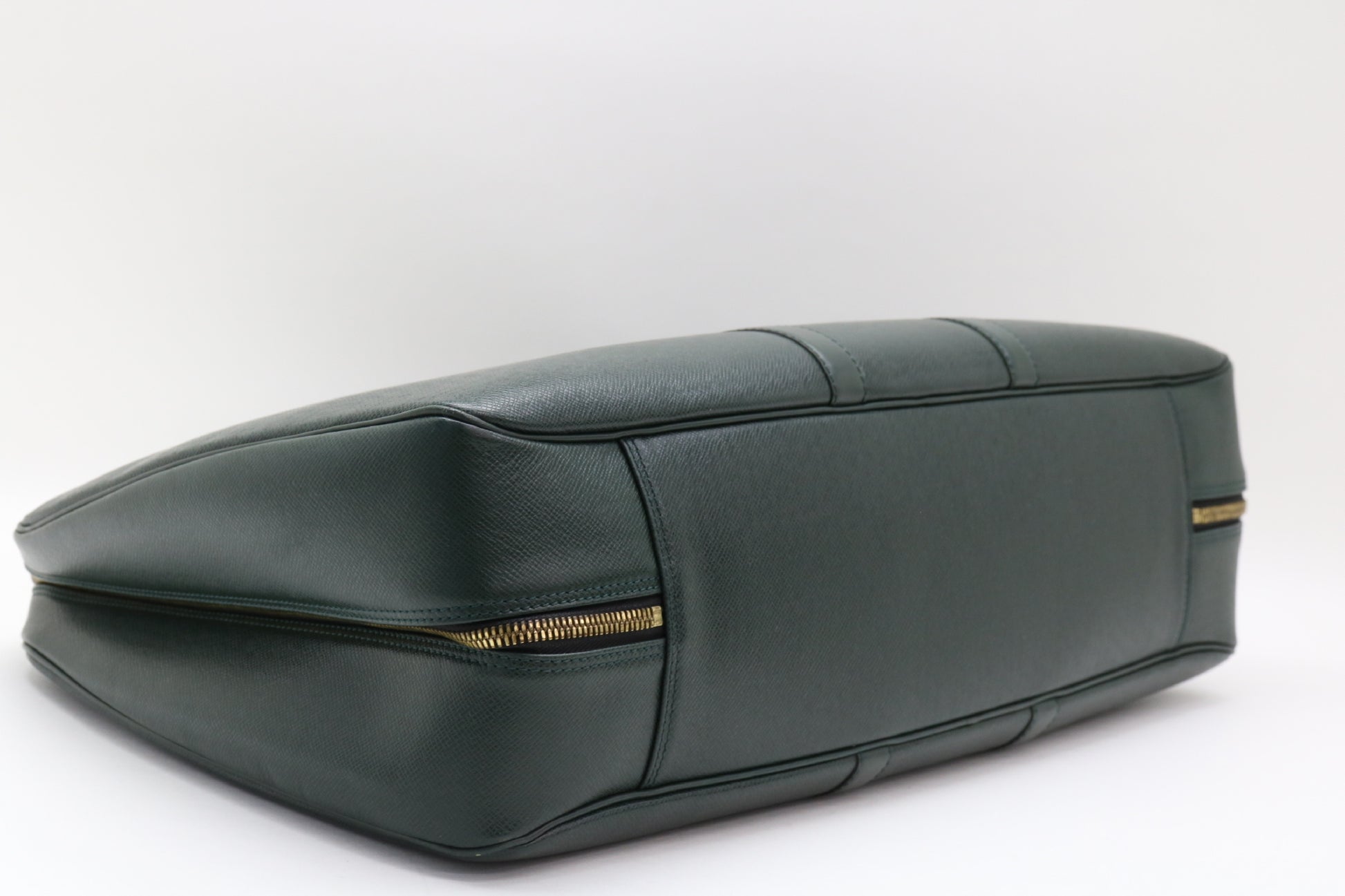 LOUIS VUITTON Taiga Elanga Ampoche Suitcase