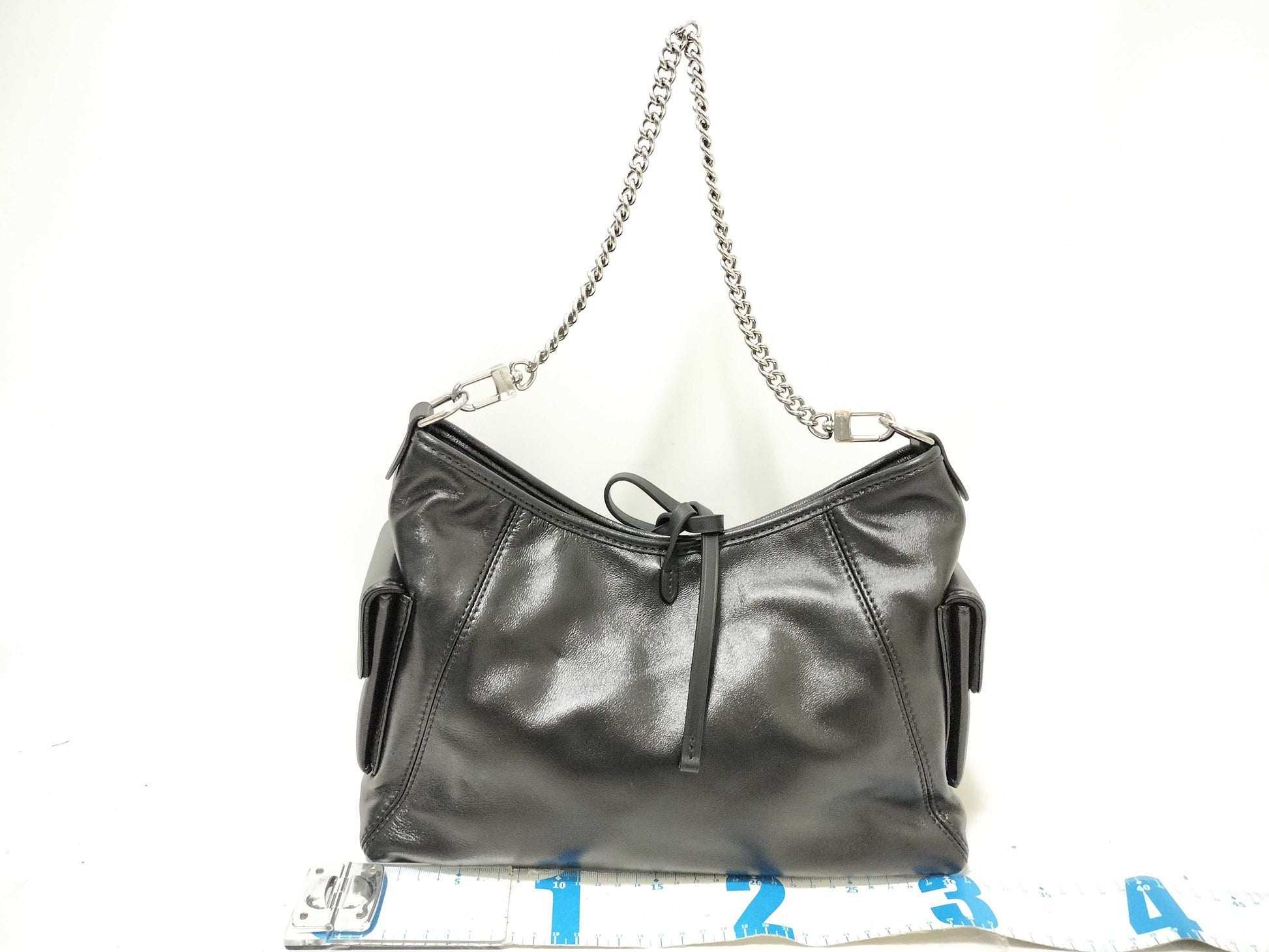LOUIS VUITTON LV Carry All Vibe MM M24861 Lamb Leather Shoulder Bag