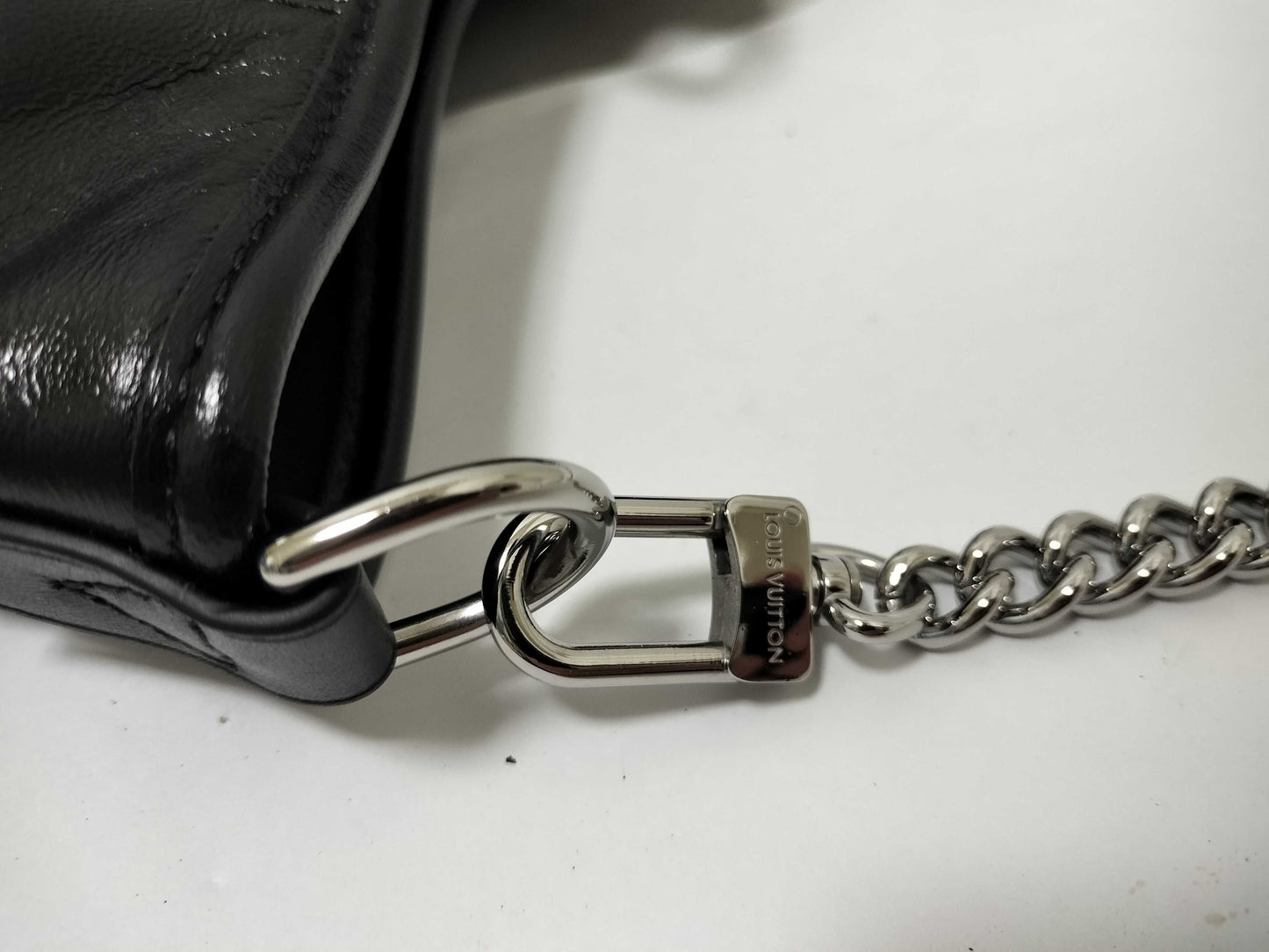 LOUIS VUITTON LV Carry All Vibe MM M24861 Lamb Leather Shoulder Bag