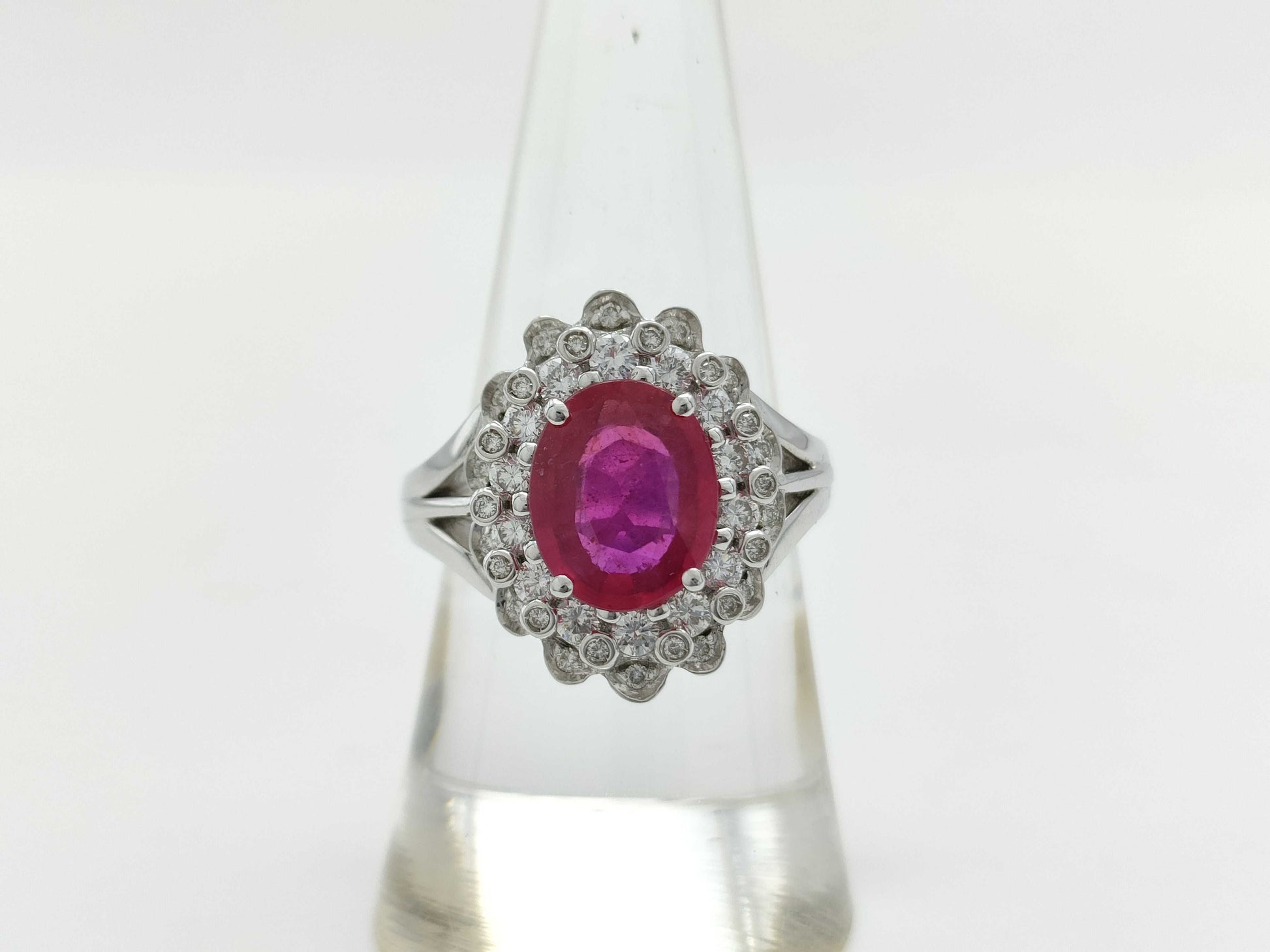 Colored Stone 3.10ct D0.72ct 750 11.0g Ring