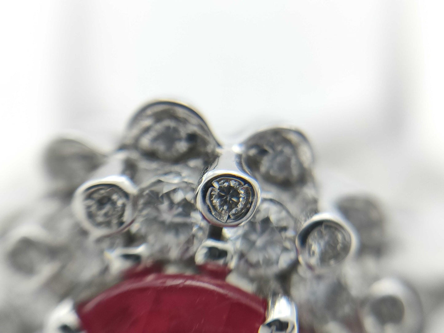 Colored Stone 3.10ct D0.72ct 750 11.0g Ring