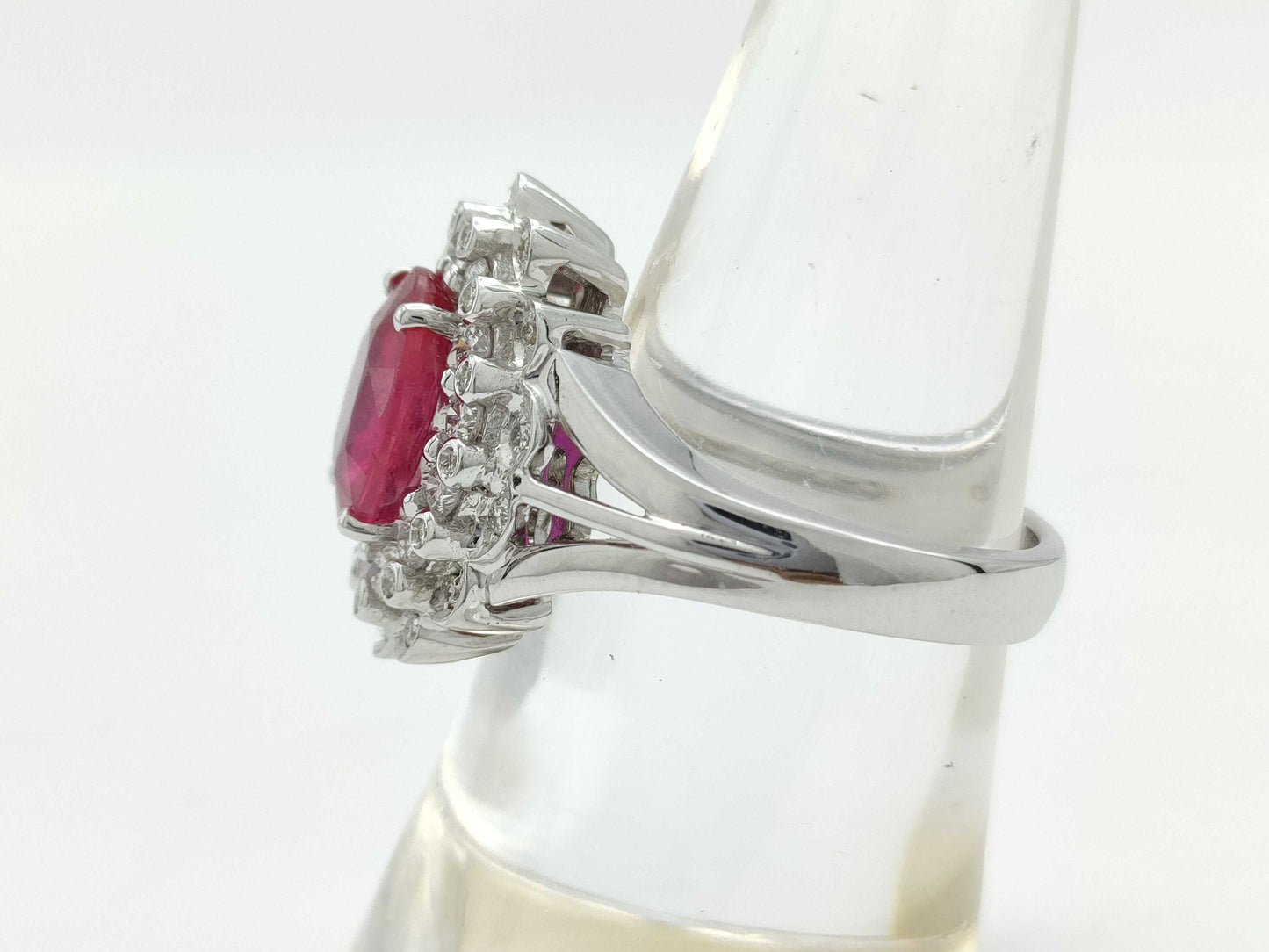 Colored Stone 3.10ct D0.72ct 750 11.0g Ring