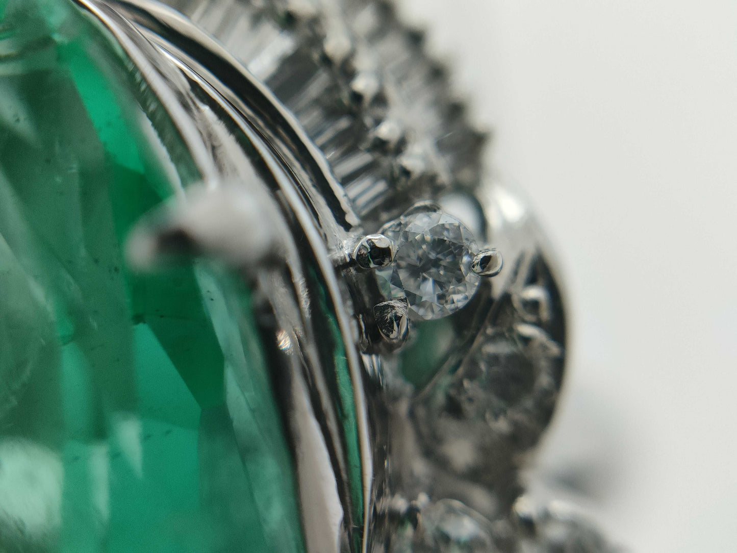 E7.09ct D1.18ct PT900 12.2g Ring