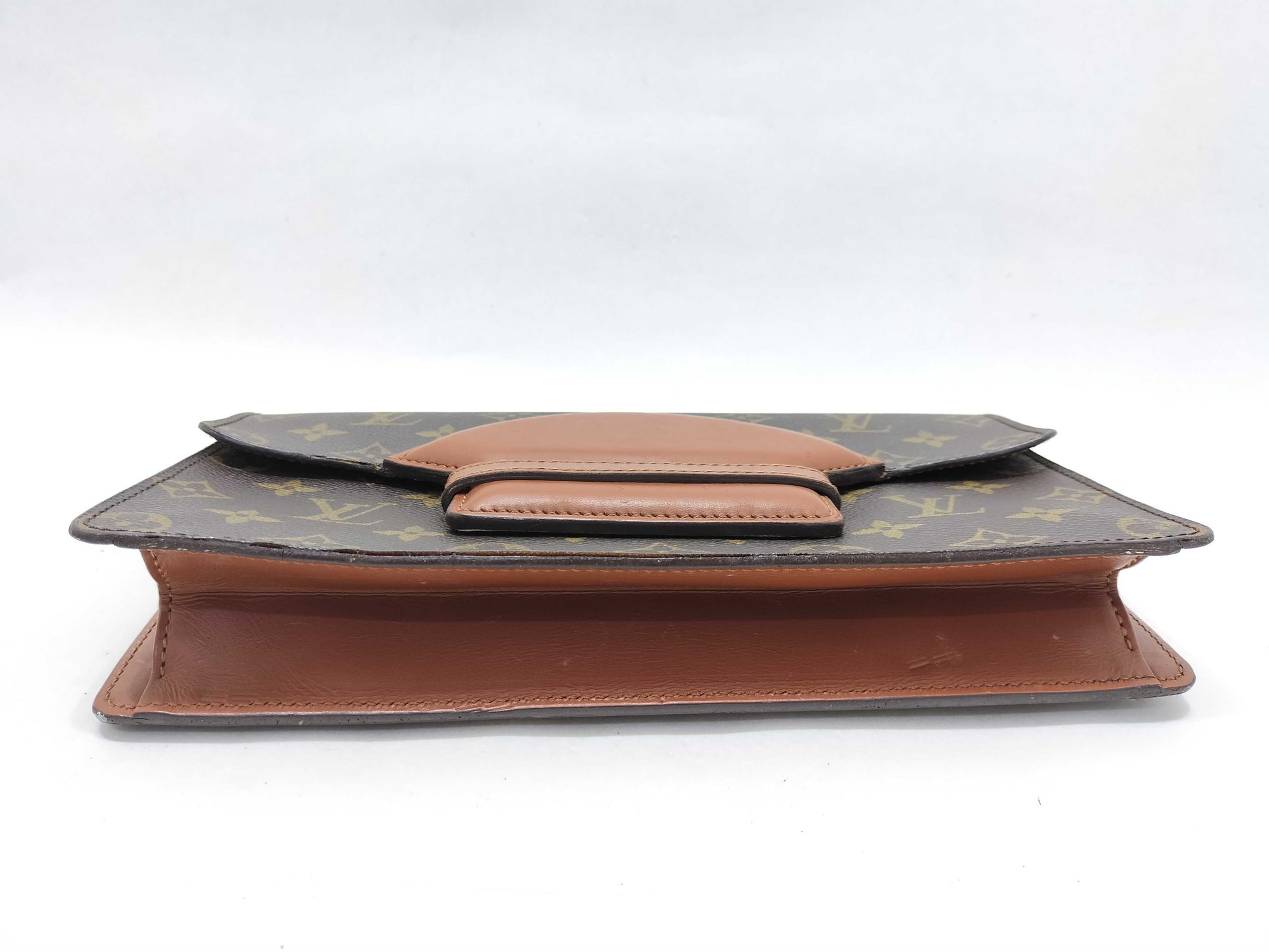 LOUIS VUITTON Monogram LOUIS VUITTON Vuitton Monogram Chaillot Clutch Bag