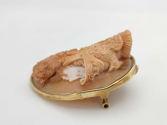Cameo K18 35.1g Brooch