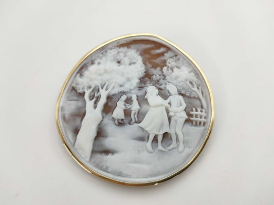 Cameo K18 23.4g Brooch