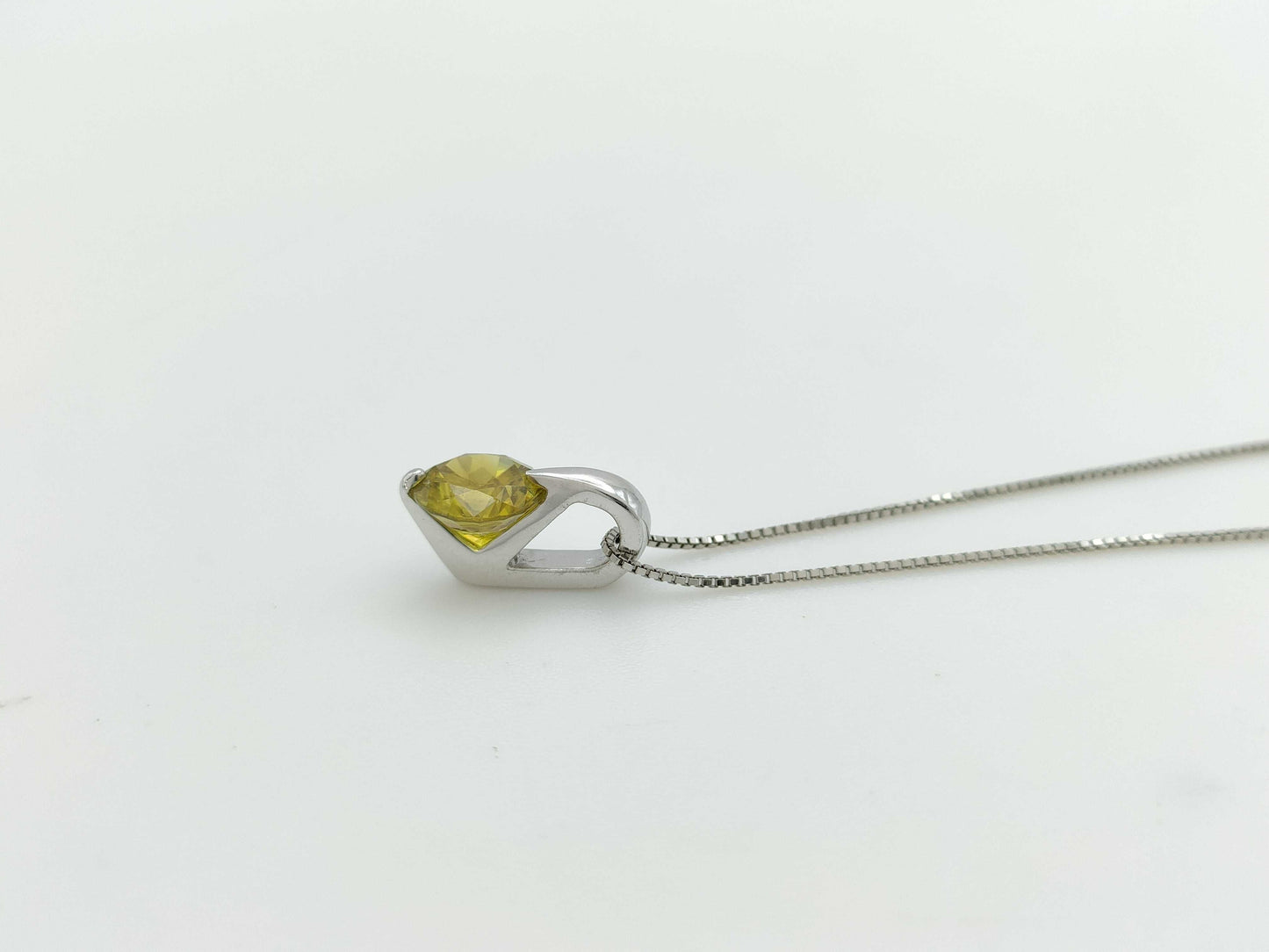 Sphene 0.81ct PT900/850 2.5g Necklace