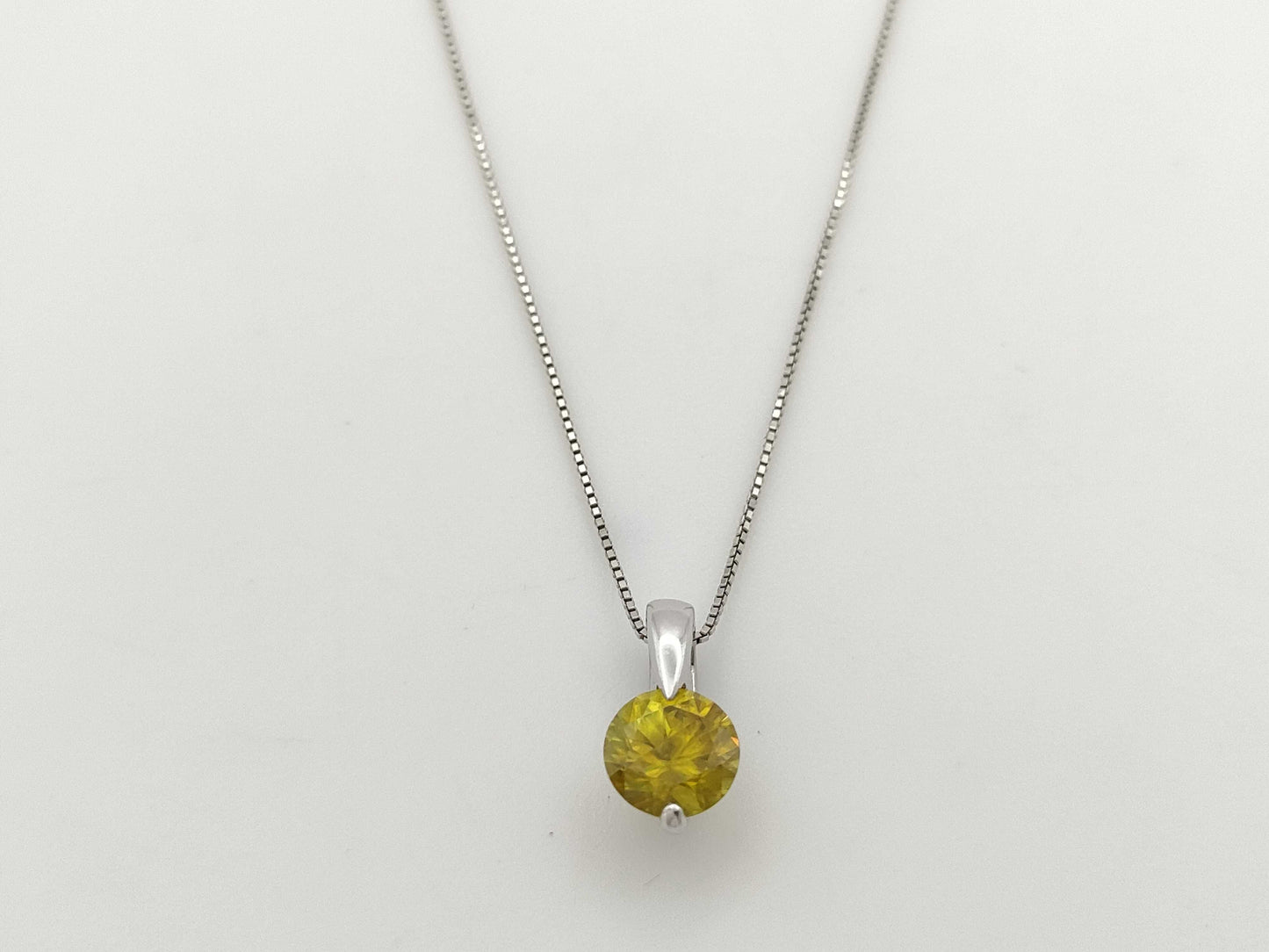 Sphene 0.81ct PT900/850 2.5g Necklace