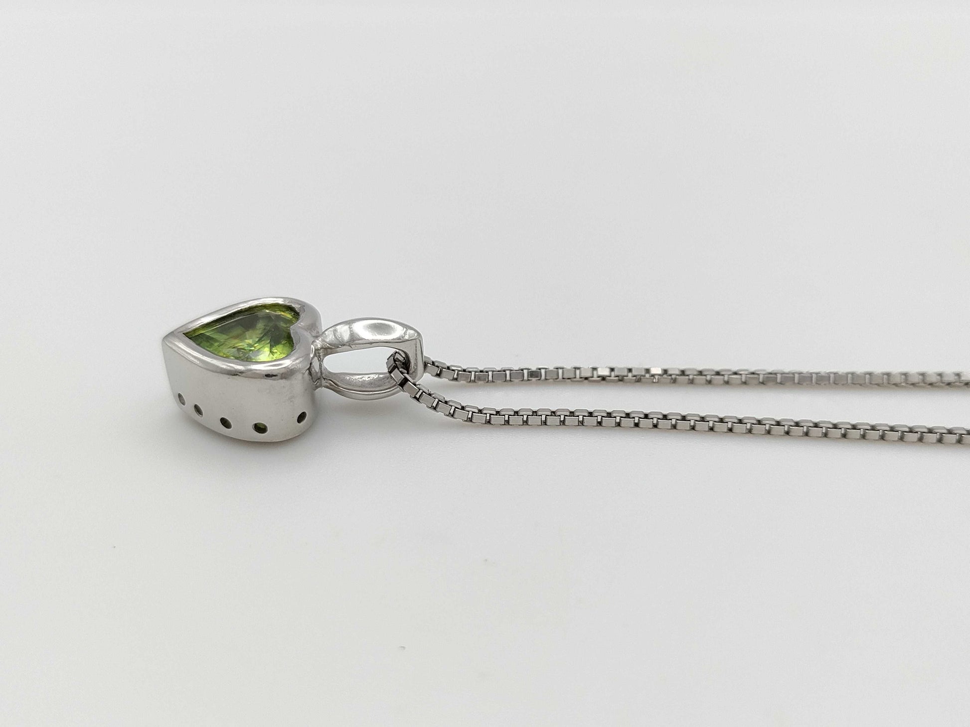Sphene 3.428ct PT900/850 13.8g Necklace