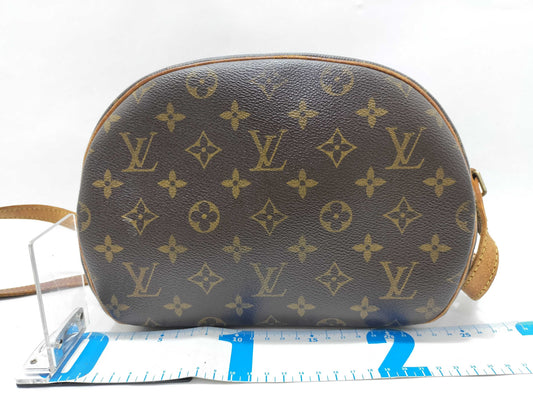 LOUIS VUITTON Monogram Louis Vuitton Shoulder Bag Monogram Brown Shoulder Bag