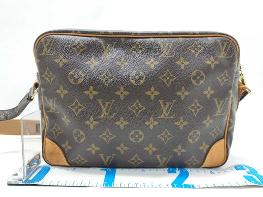 LOUIS VUITTON Monogram Louis Vuitton Shoulder Bag Monogram Brown AR0031 Shoulder Bag