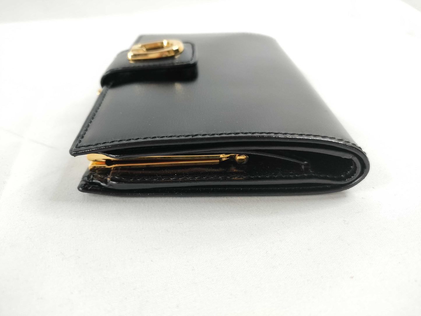 GUCCI G Logo Leather Clasp Bifold Wallet 035.2031 Black Wallet