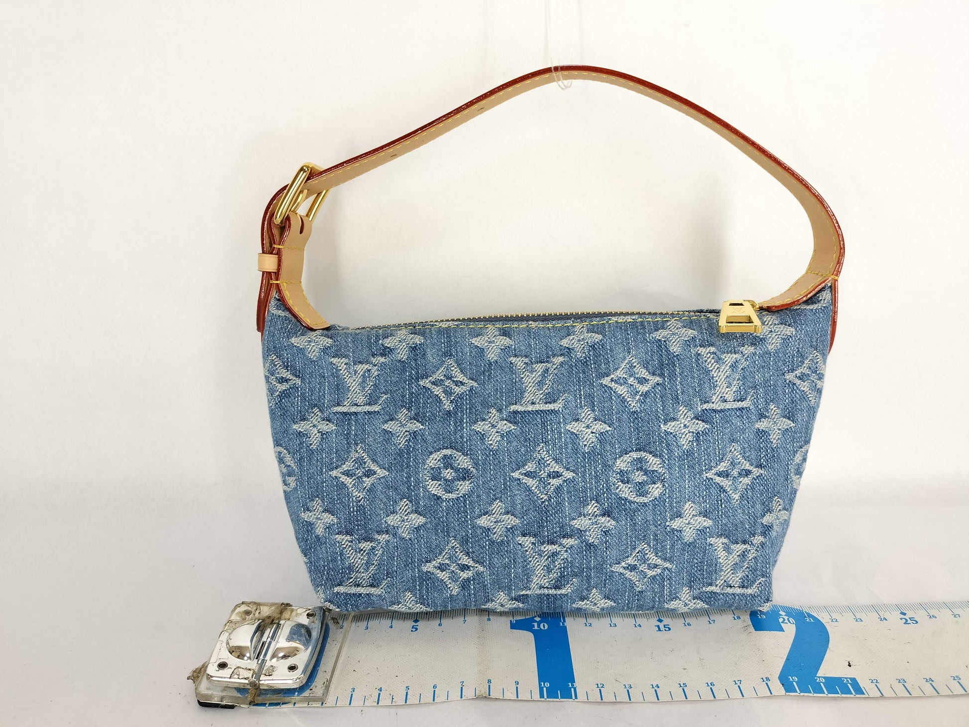 LOUIS VUITTON Monogram Denim LOUIS VUITTON Louis Vuitton Pochette Hills Monogram Denim RFID Model Shoulder Bag M82949 Shoulder Bag