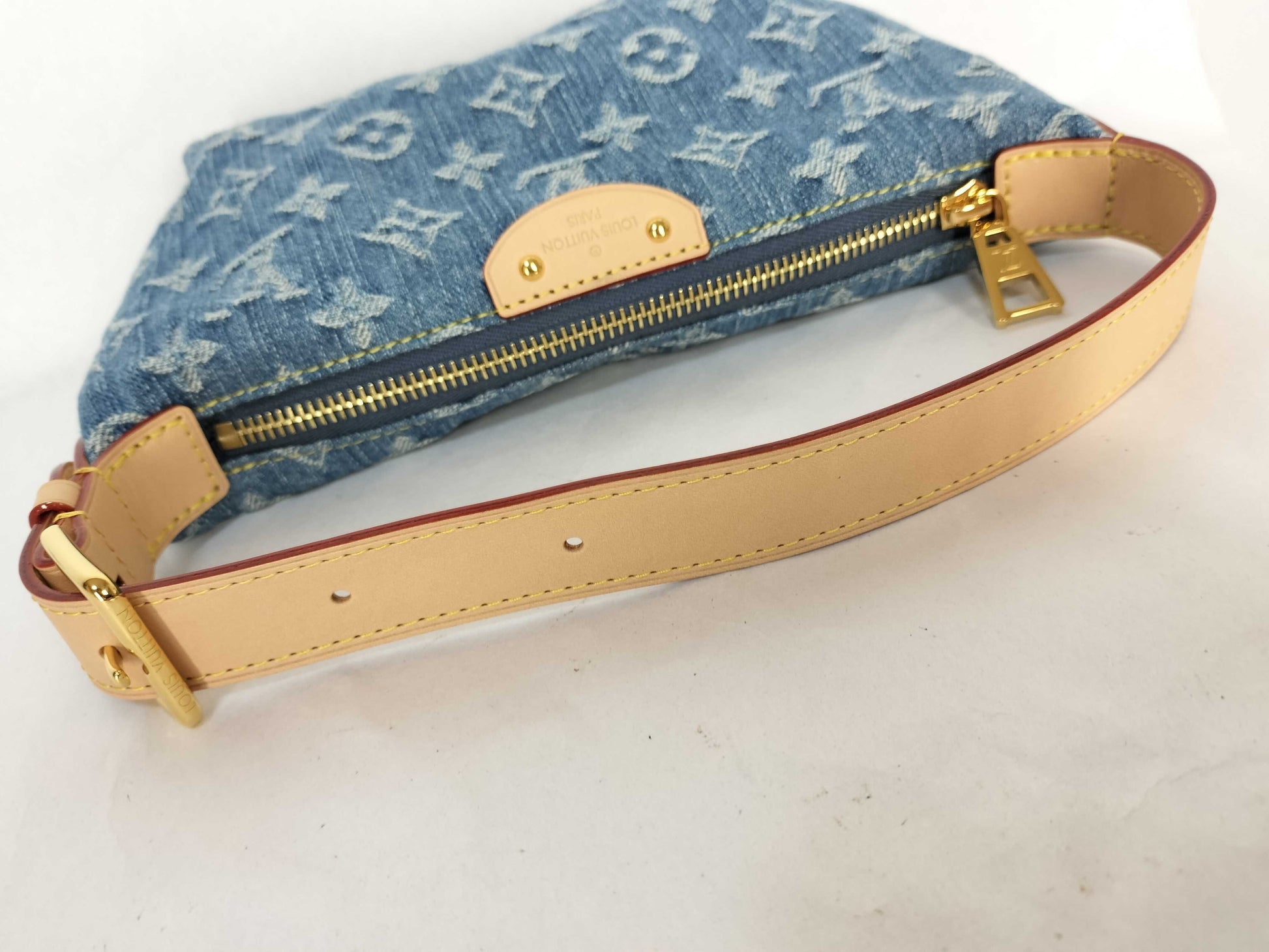 LOUIS VUITTON Monogram Denim LOUIS VUITTON Louis Vuitton Pochette Hills Monogram Denim RFID Model Shoulder Bag M82949 Shoulder Bag