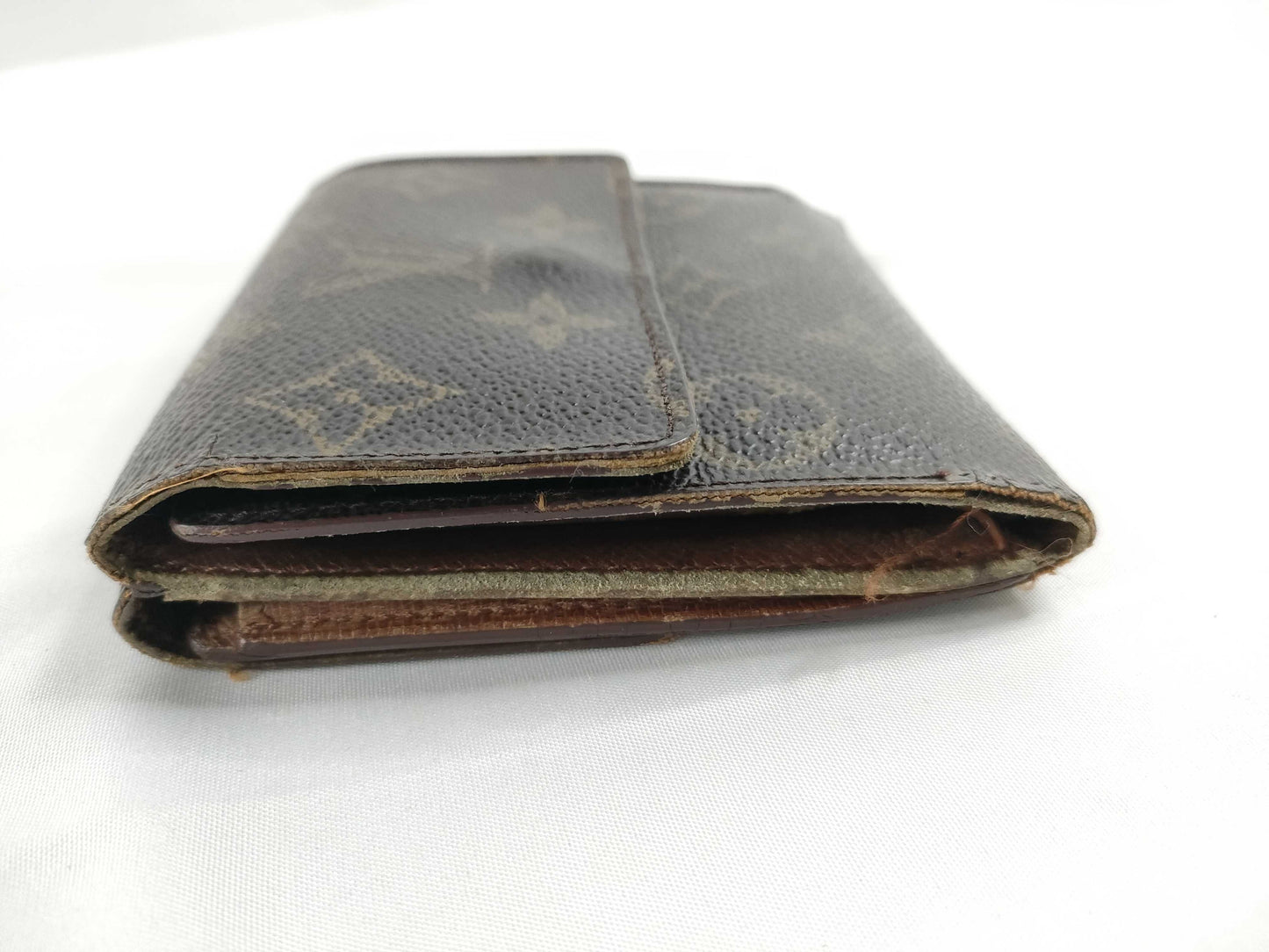 LOUIS VUITTON Monogram LV Bi-Fold Wallet Wallet