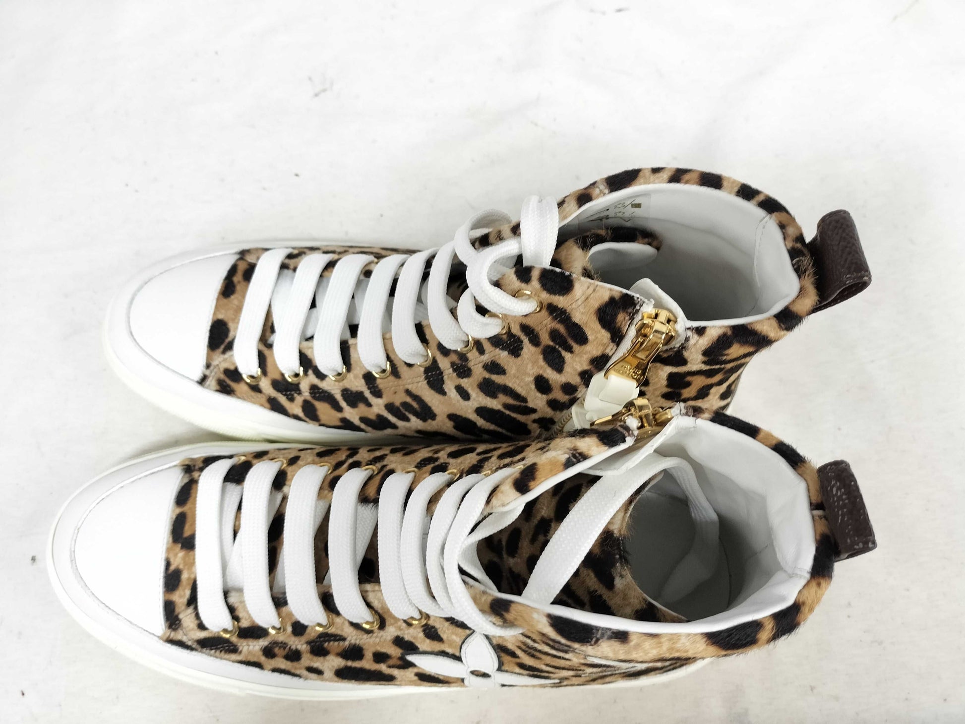 LOUIS VUITTON High-Top Sneakers