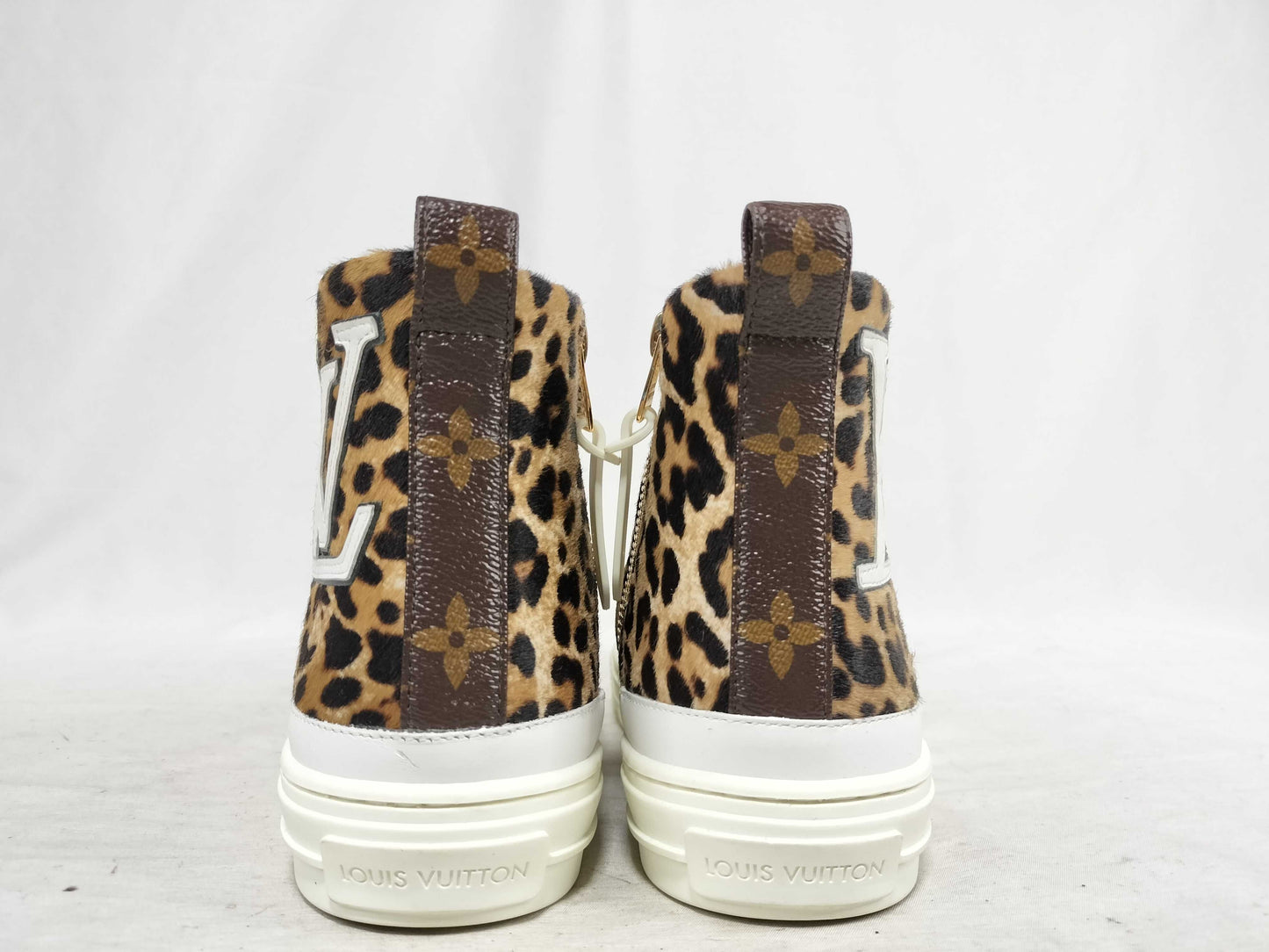 LOUIS VUITTON High-Top Sneakers