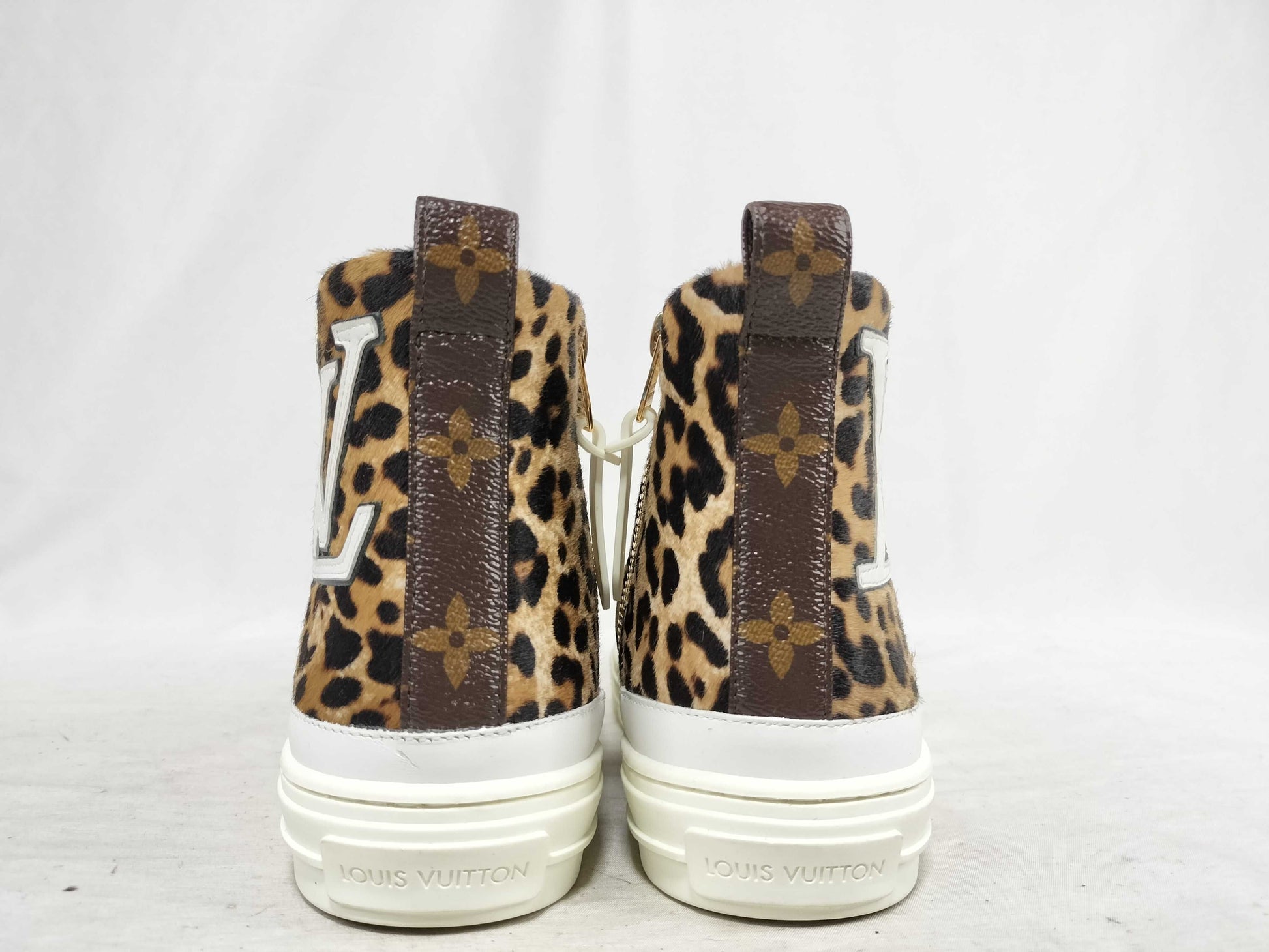 LOUIS VUITTON High-Top Sneakers