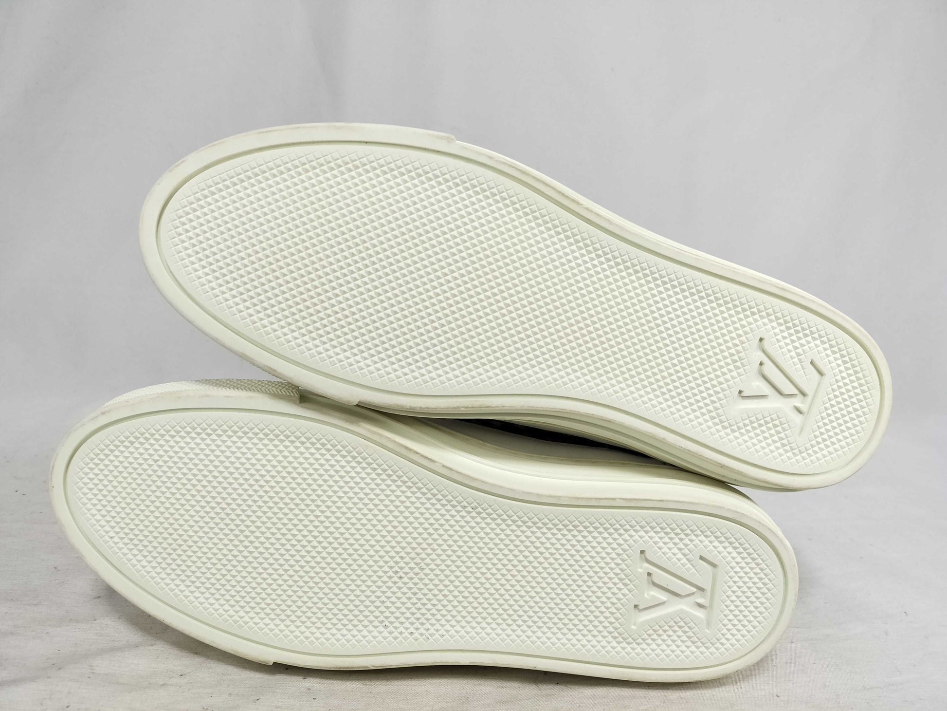 LOUIS VUITTON High-Top Sneakers