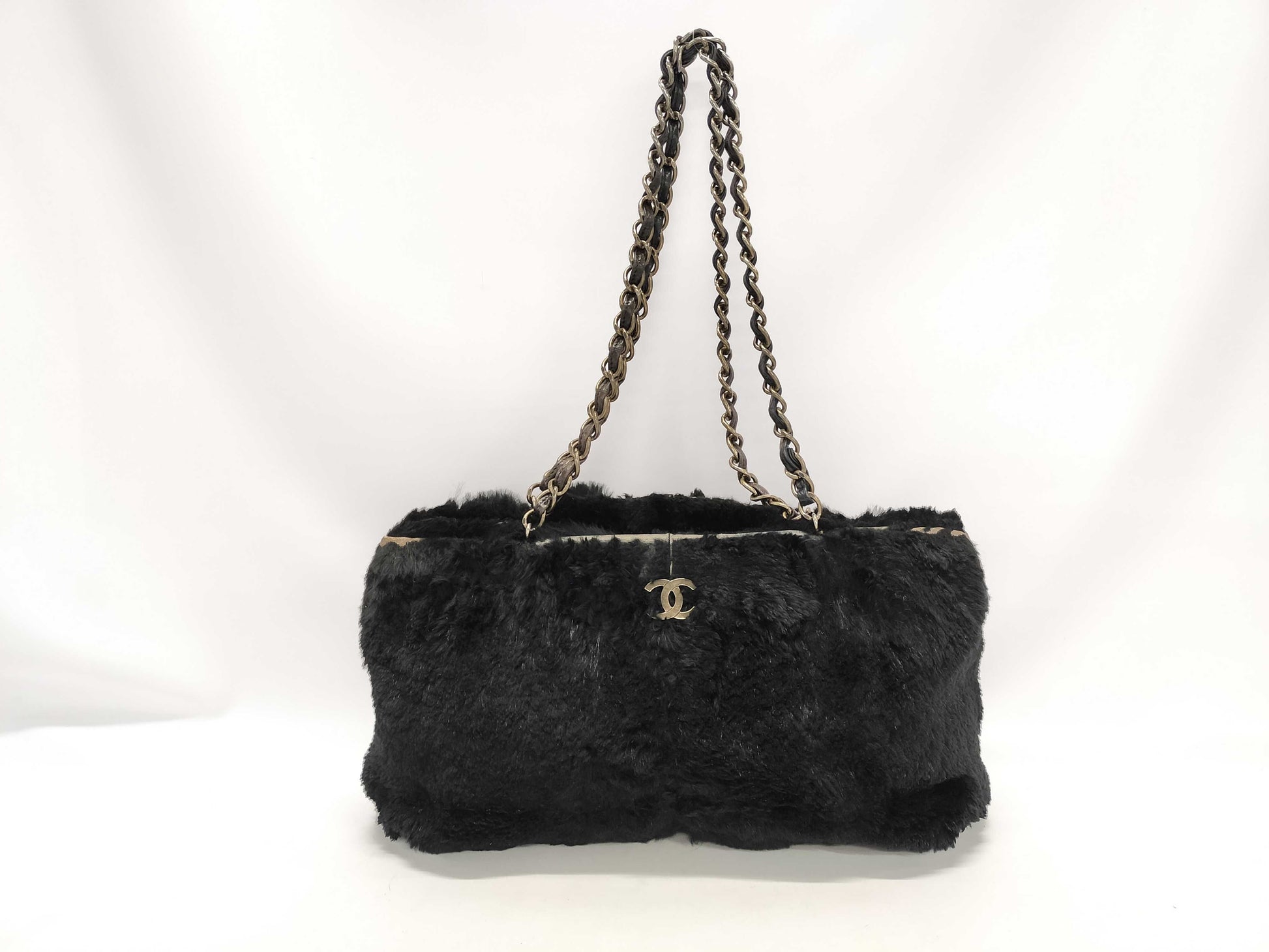 CHANEL fur shoulder bag