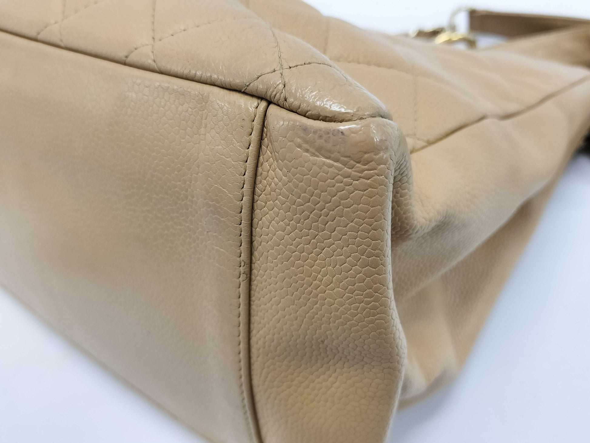 CHANEL beige shoulder bag