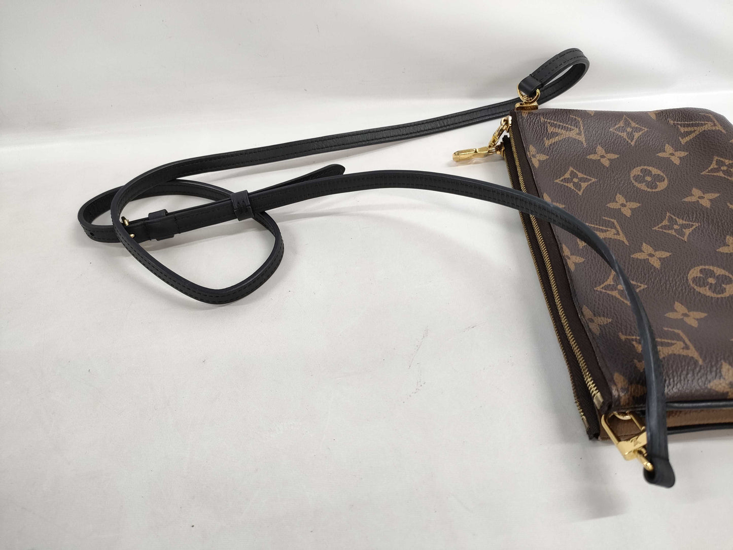 LOUIS VUITTON Pochette Double Zip M69203 Shoulder Bag
