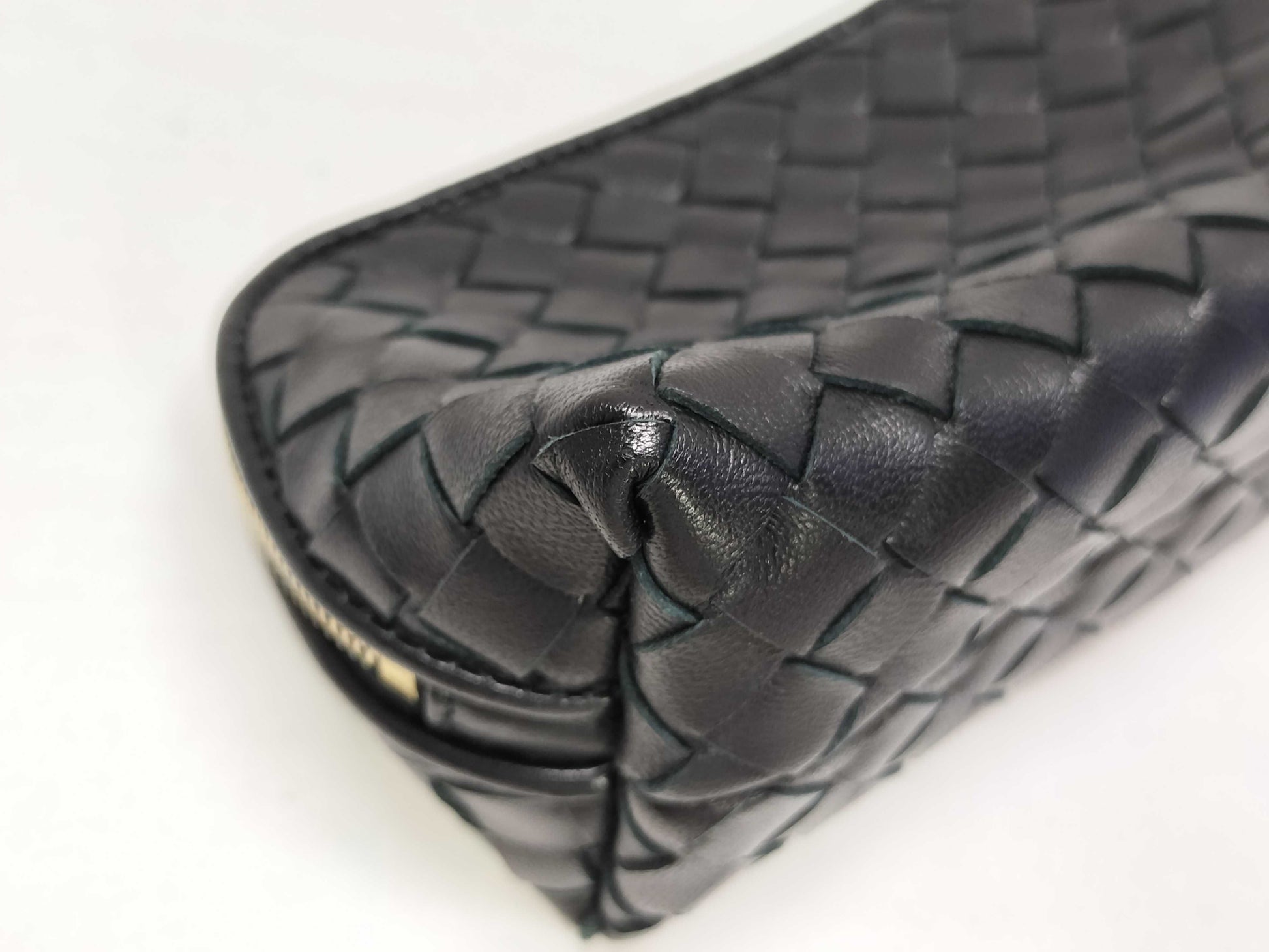 BOTTEGA VENETA Intrecciato Bottega Veneta Pouch Black Pouch
