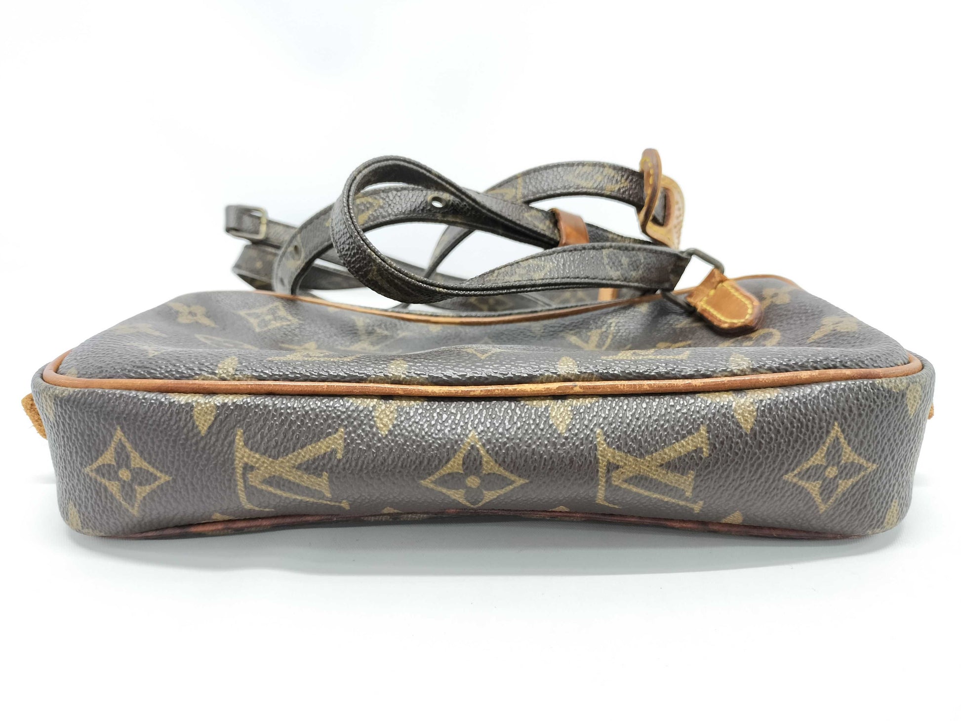 LOUIS VUITTON LV Pochette Monogram Shoulder Bag
