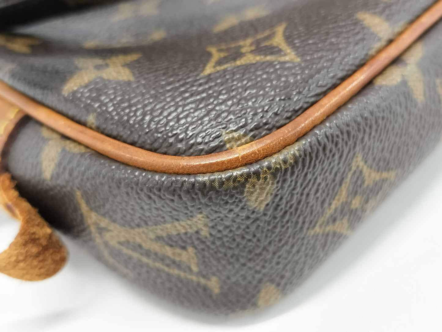 LOUIS VUITTON LV Pochette Monogram Shoulder Bag