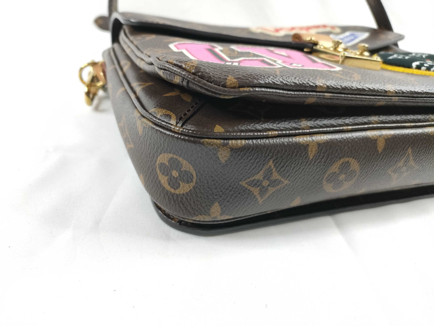 LOUIS VUITTON Louis Vuitton Metis MM Shoulder Bag