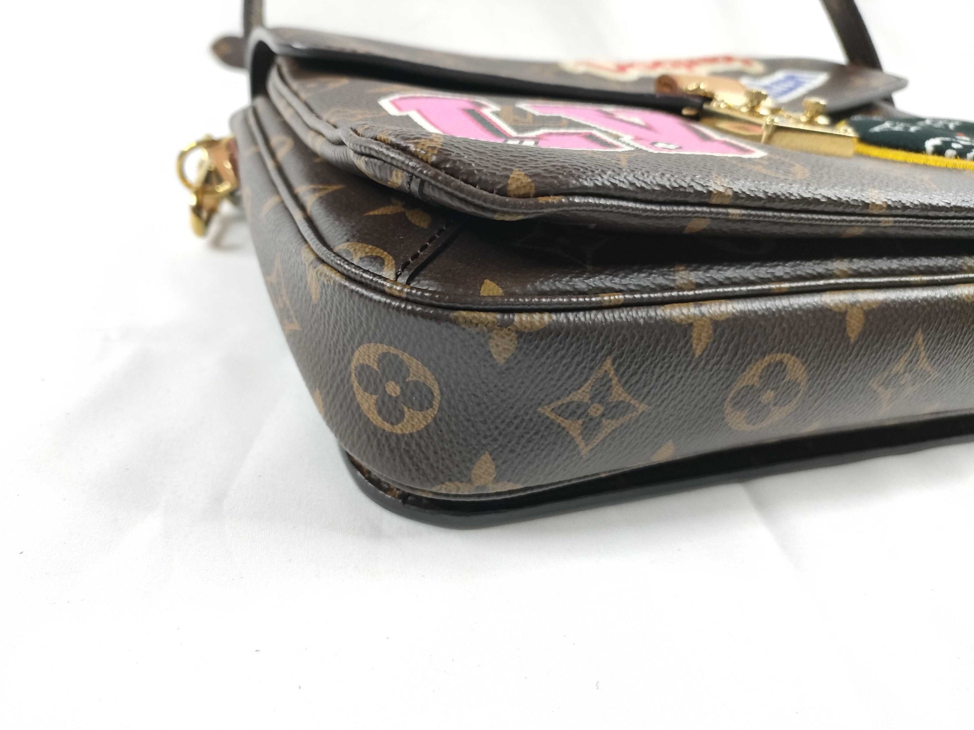 LOUIS VUITTON Louis Vuitton Metis MM Shoulder Bag