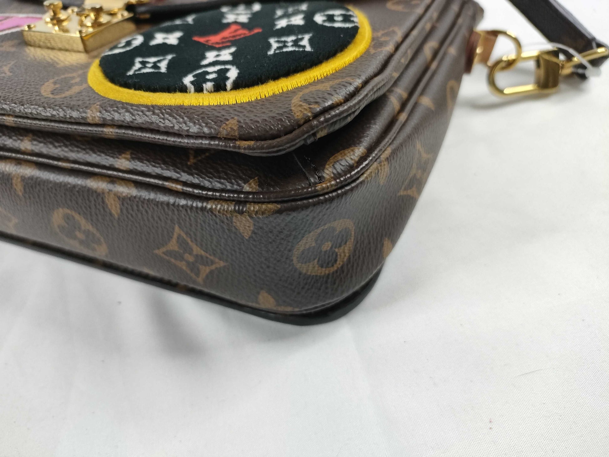LOUIS VUITTON Louis Vuitton Metis MM Shoulder Bag
