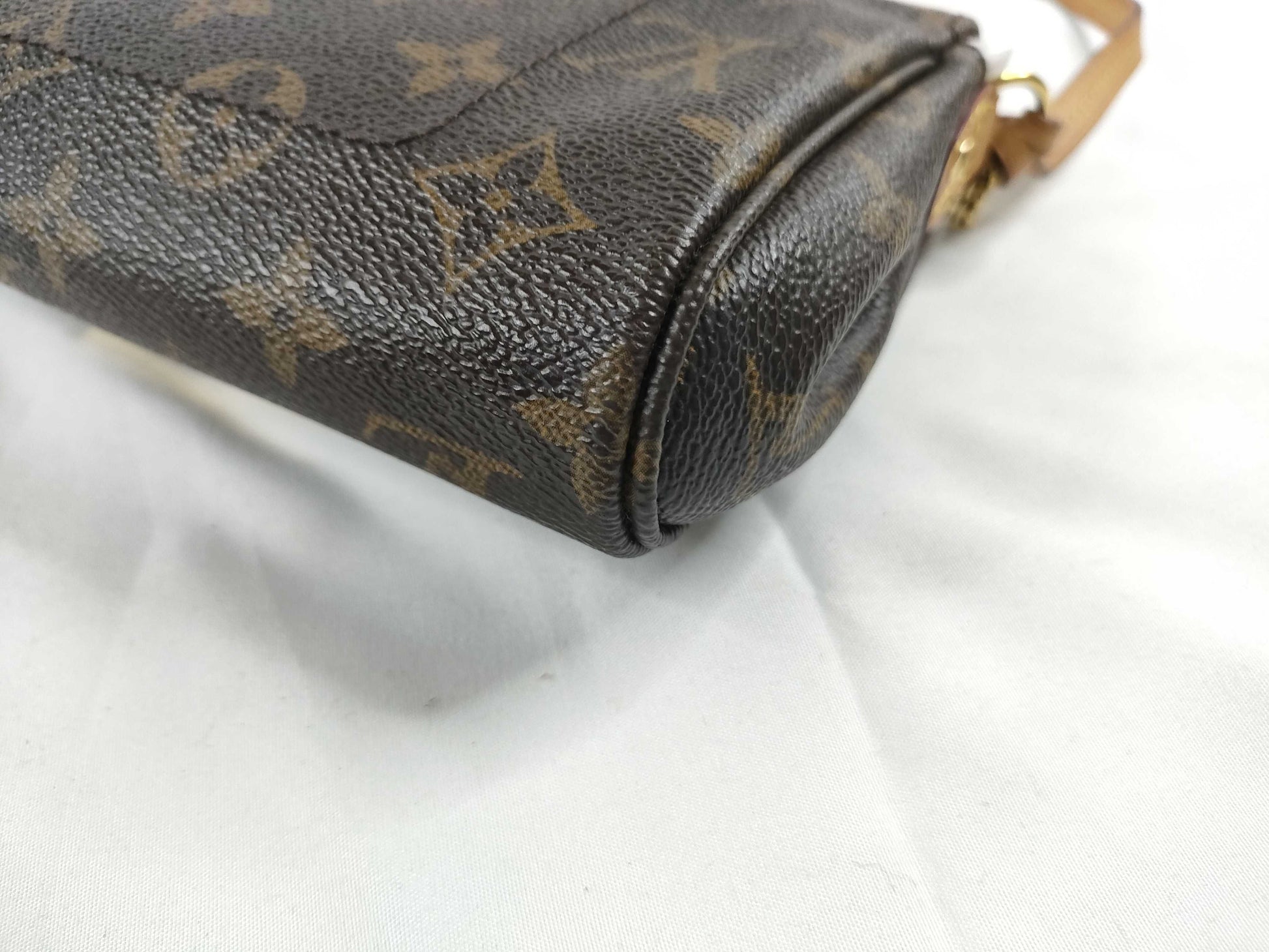LOUIS VUITTON Monogram Louis Vuitton Favorite Monogram Shoulder Bag