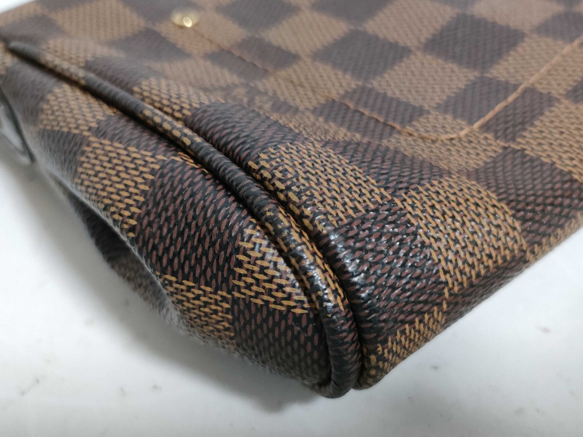 LOUIS VUITTON Damier Louis Vuitton Favorite Damier Shoulder Bag