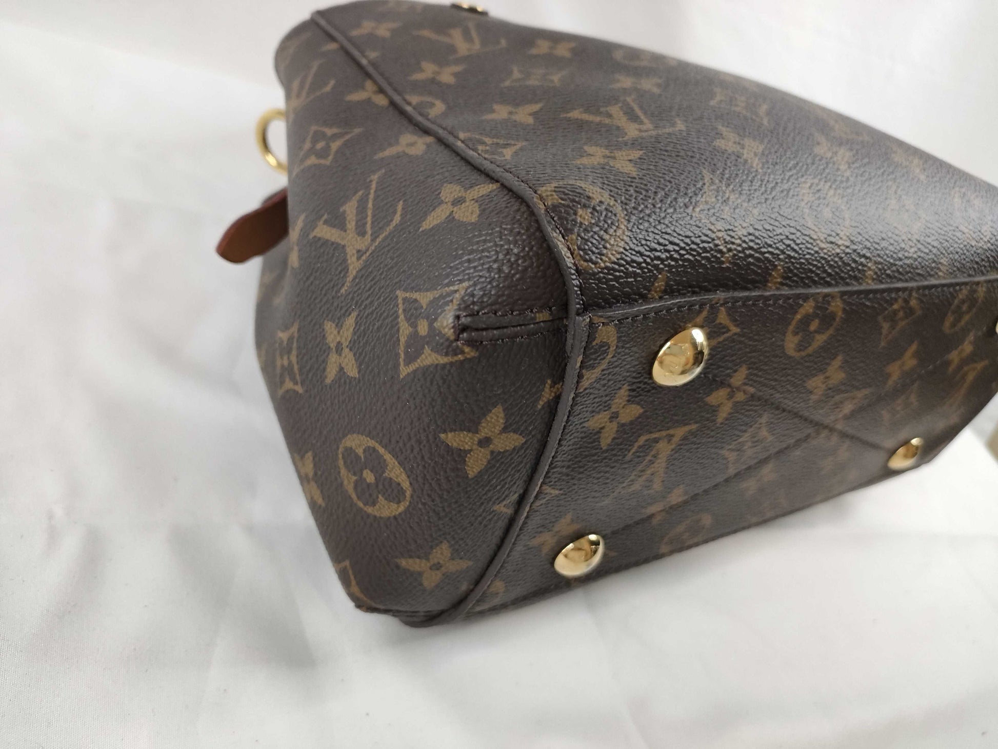 LOUIS VUITTON Monogram Louis Vuitton Montaigne Monogram Shoulder Bag