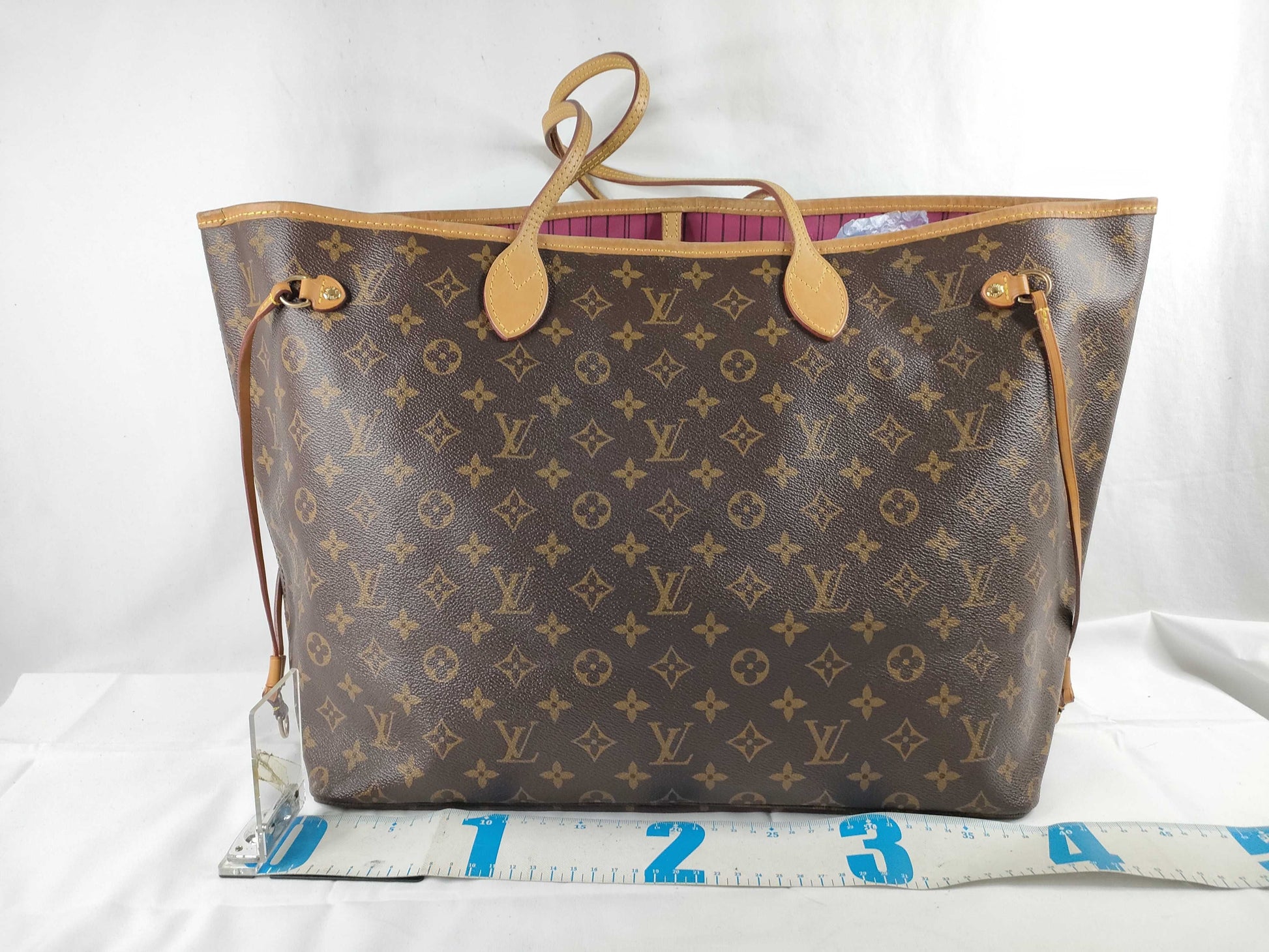 LOUIS VUITTON Monogram Louis Vuitton Neverful Monogram Shoulder Bag