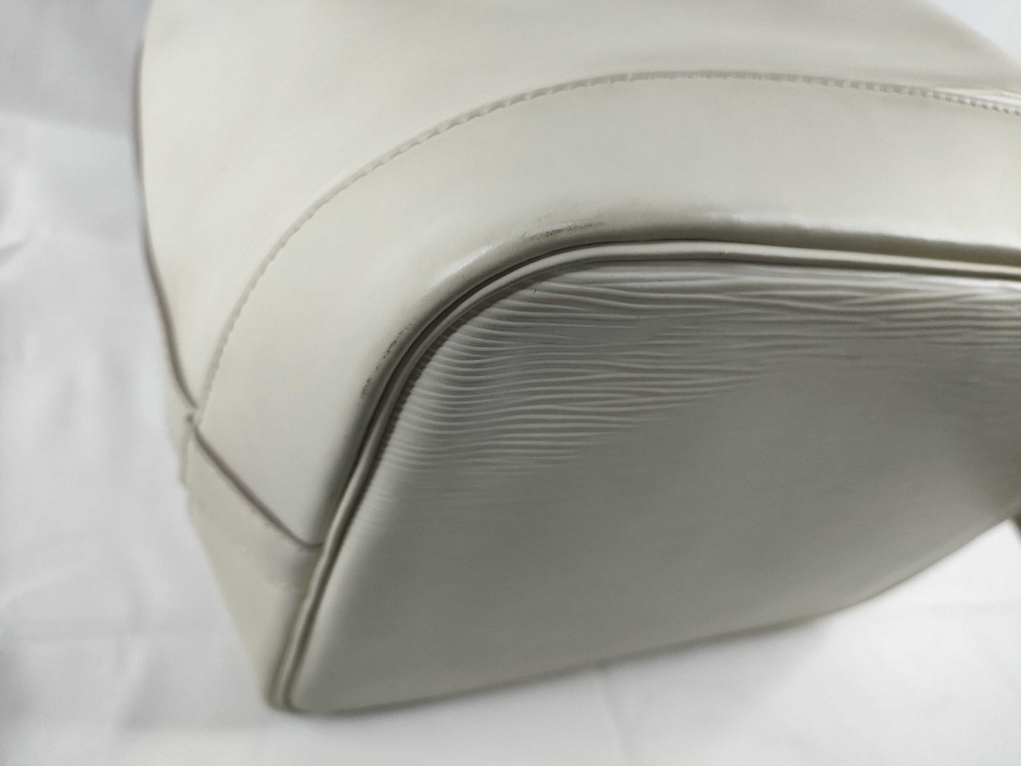 LOUIS VUITTON Epi Louis Vuitton Noe Epi Shoulder Bag