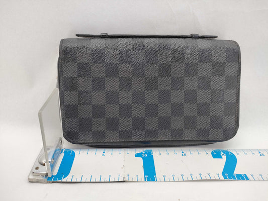 LOUIS VUITTON Damier Graffit LV Damier Graffit Zippy XL Clutch Bag