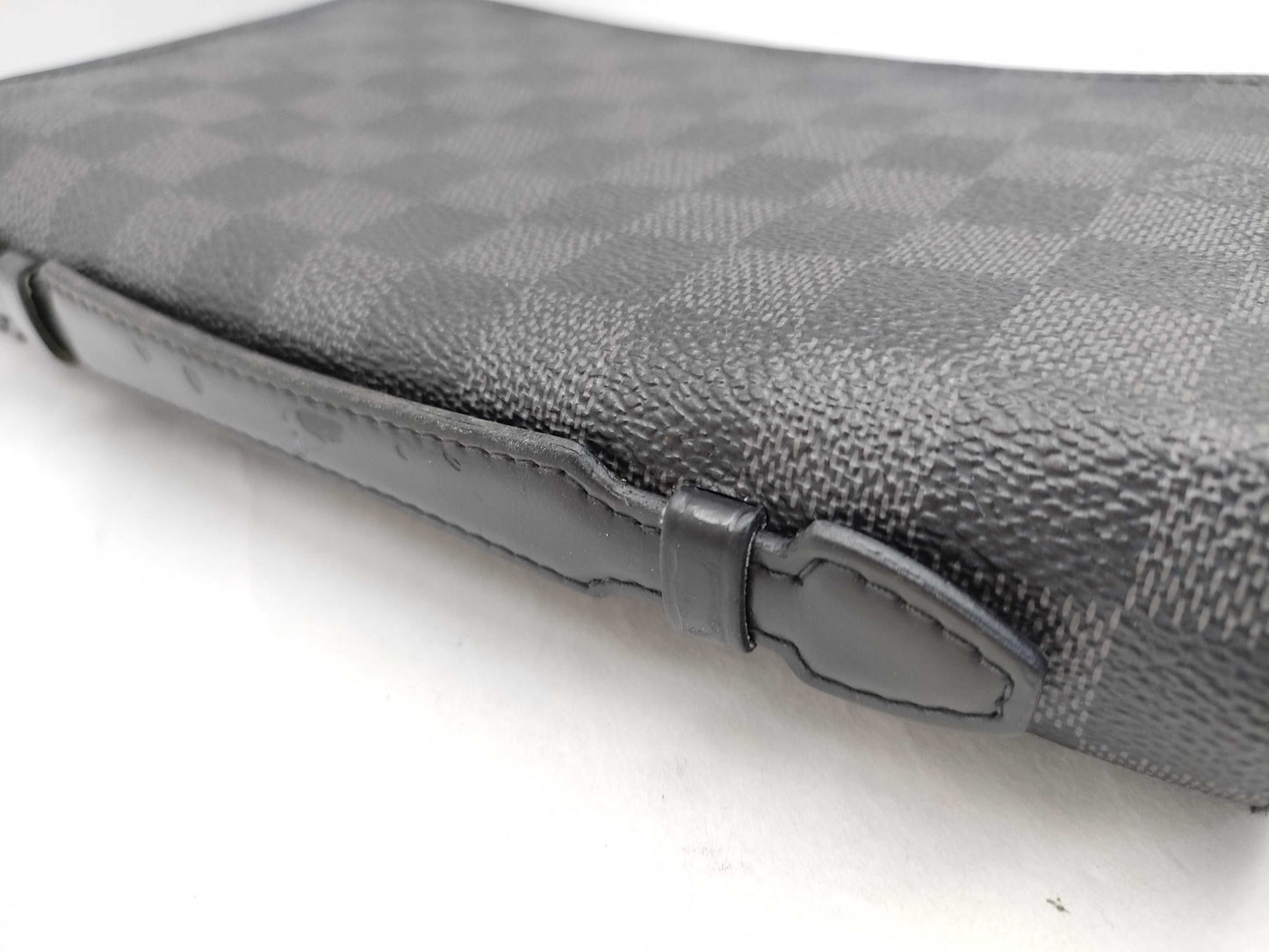 LOUIS VUITTON Damier Graffit LV Damier Graffit Zippy XL Clutch Bag