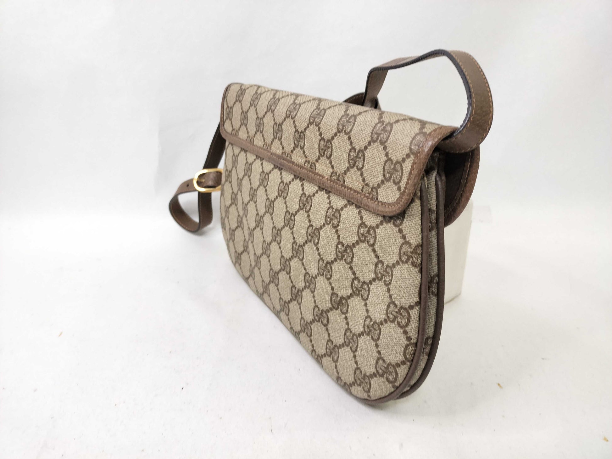 GUCCI GG Supreme Gucci GG Supreme Shoulder Bag Brown Clutch Bag