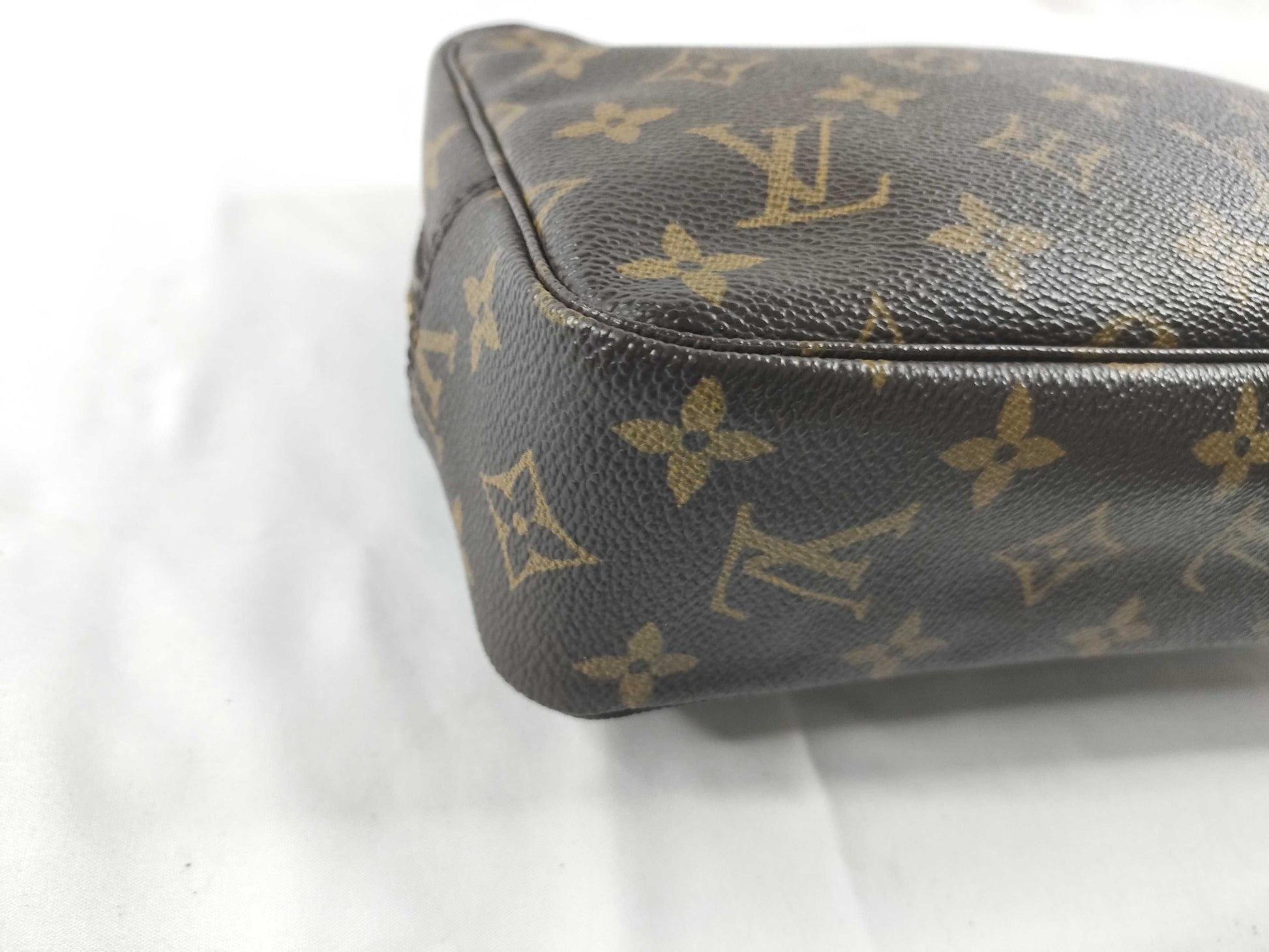 LOUIS VUITTON Monogram LV Monogram Truth Wallet 23 M47524 TH8904 Second Bag