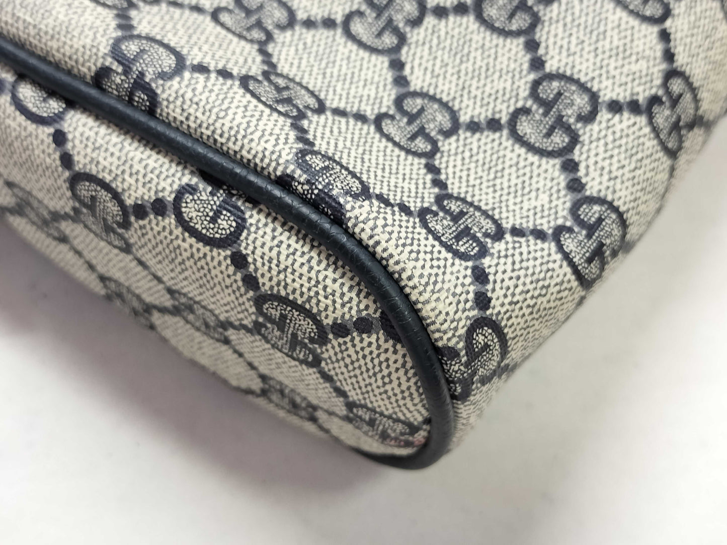 GUCCI GG Supreme Gucci Sherry Line GG Supreme Second Bag 63/01/012 Navy Pouch
