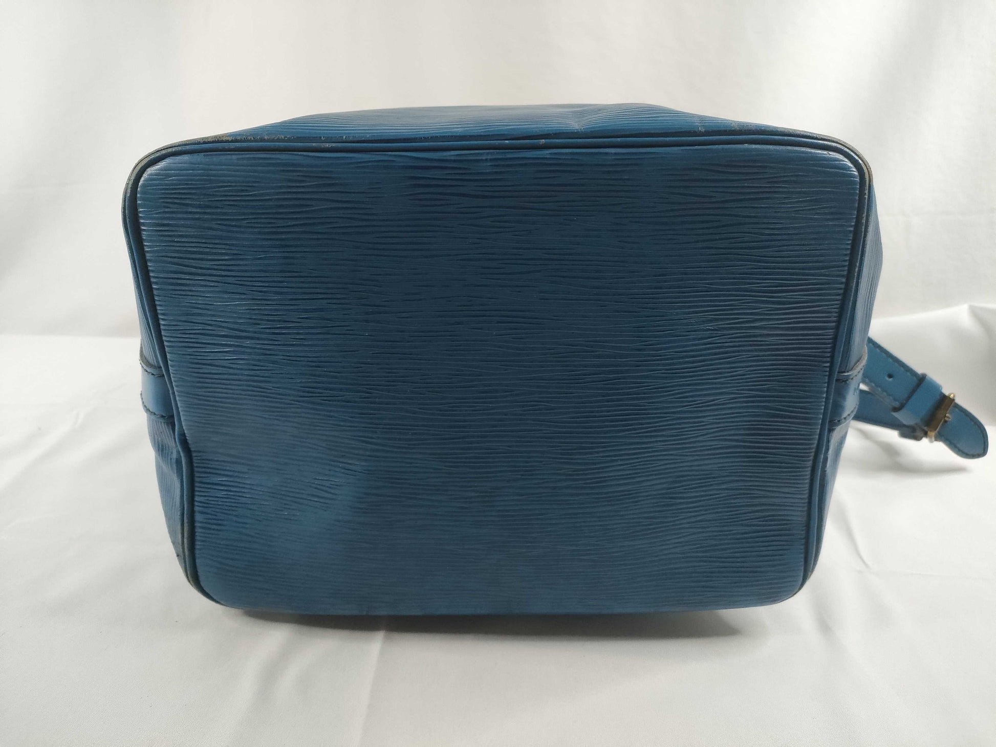 LOUIS VUITTON Epi LV Epi Petit Noe M44105 8911A2 Shoulder Bag