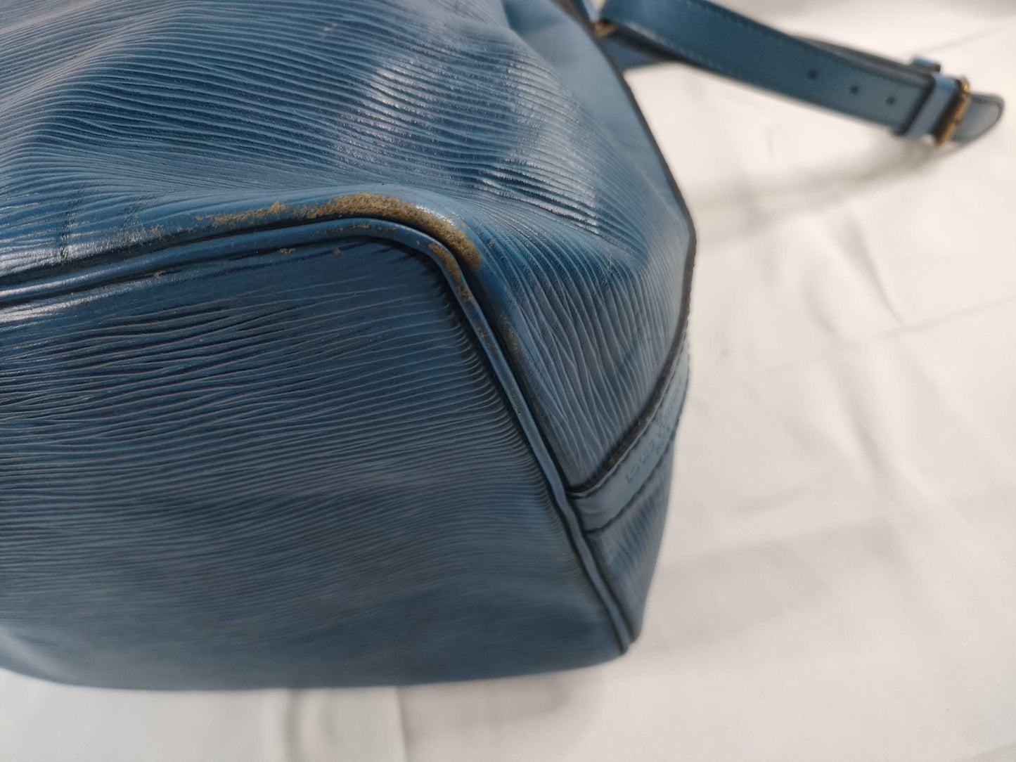 LOUIS VUITTON Epi LV Epi Petit Noe M44105 8911A2 Shoulder Bag