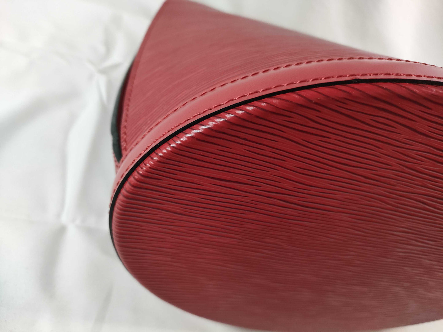 LOUIS VUITTON Epi LV Epi Cluny M52257 VI1924 Shoulder Bag