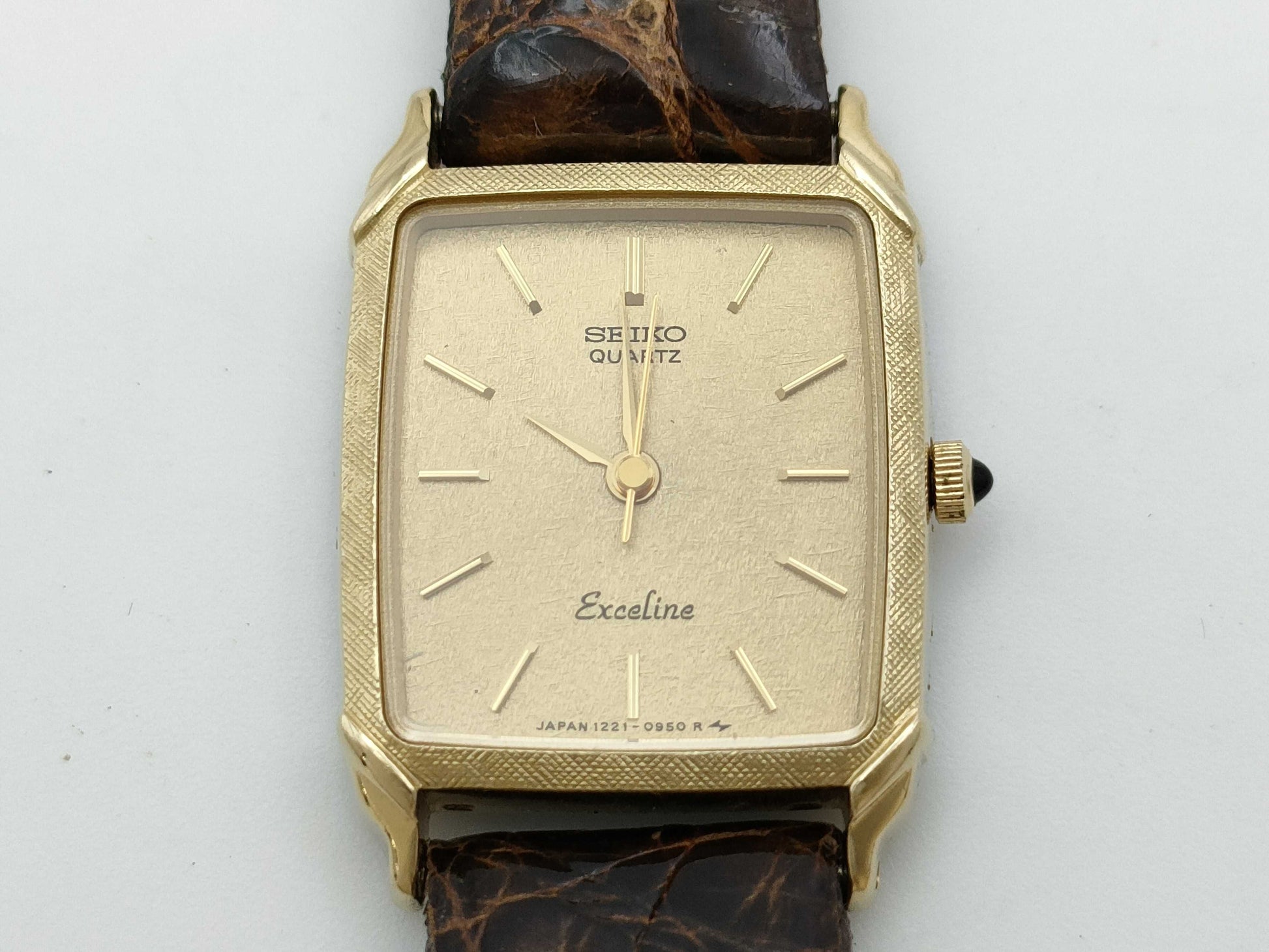 SEIKO 1221-5660 400772 Quartz Gold Dial Immovable/No Guaranteed Operation Women's Watch