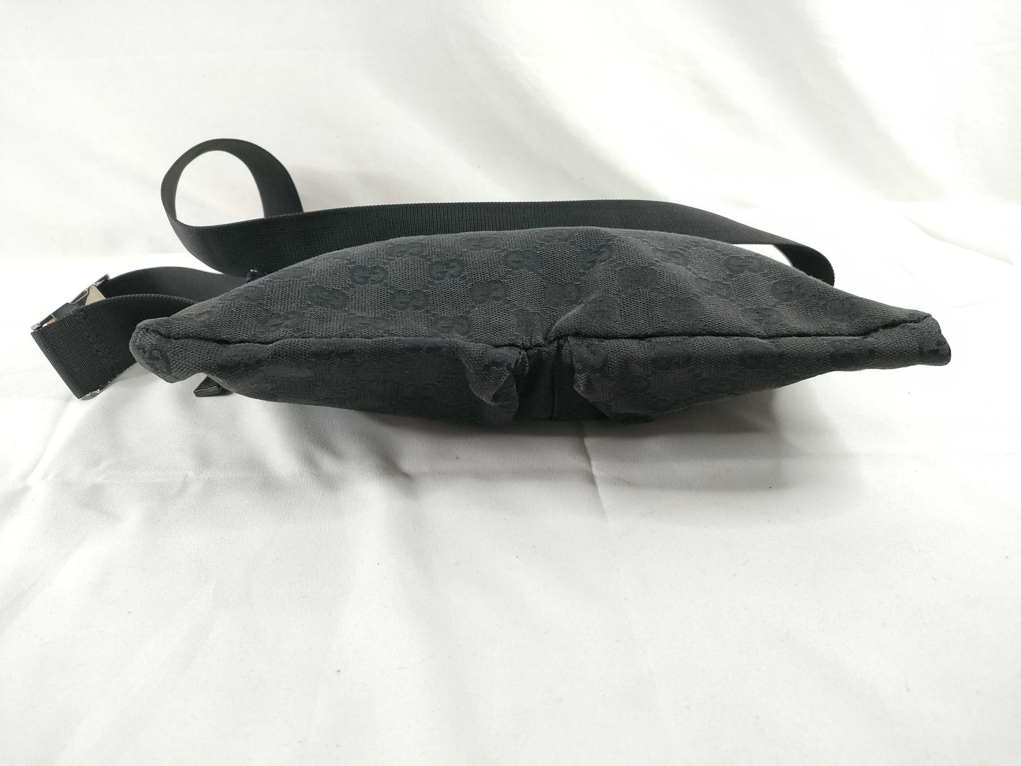 GUCCI GG Canvas Gucci GG Canvas Body Bag Black Bag