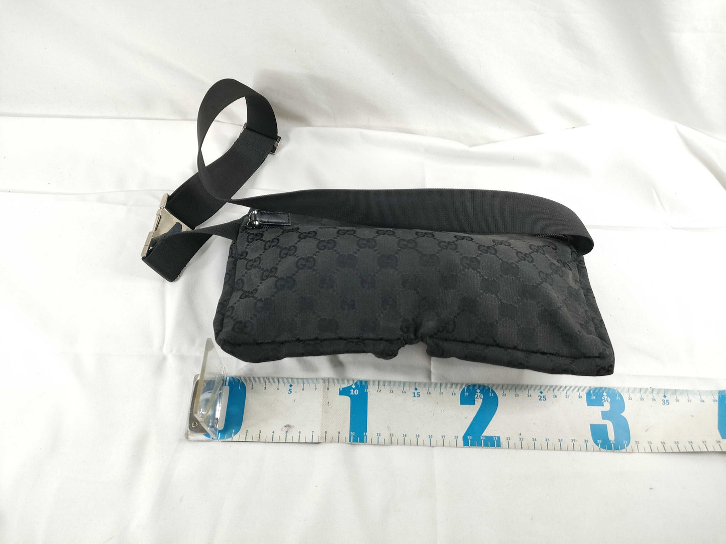 GUCCI GG Canvas Gucci GG Canvas Body Bag Black Bag